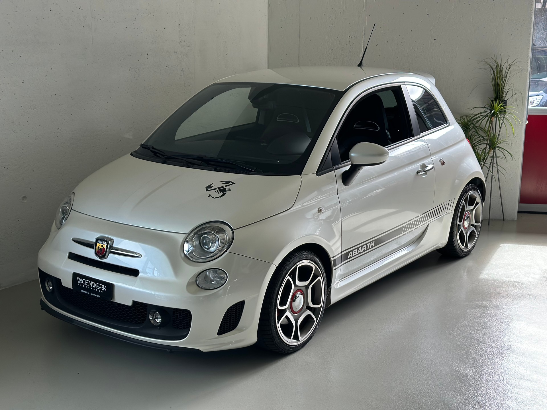 FIAT 500 1.4 16V Turbo Abarth 695 SS-image-3