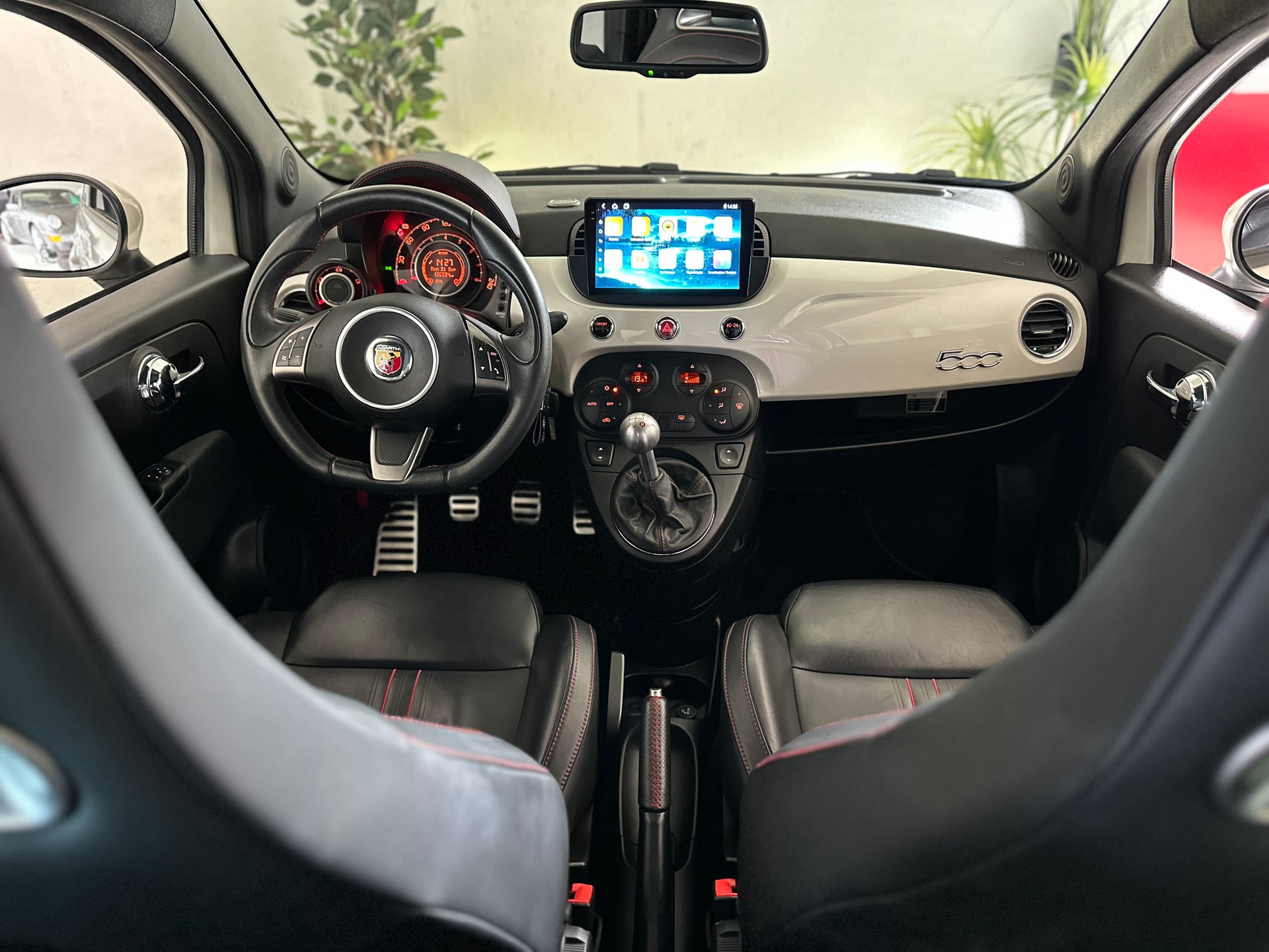 FIAT 500 1.4 16V Turbo Abarth 695 SS-image-15