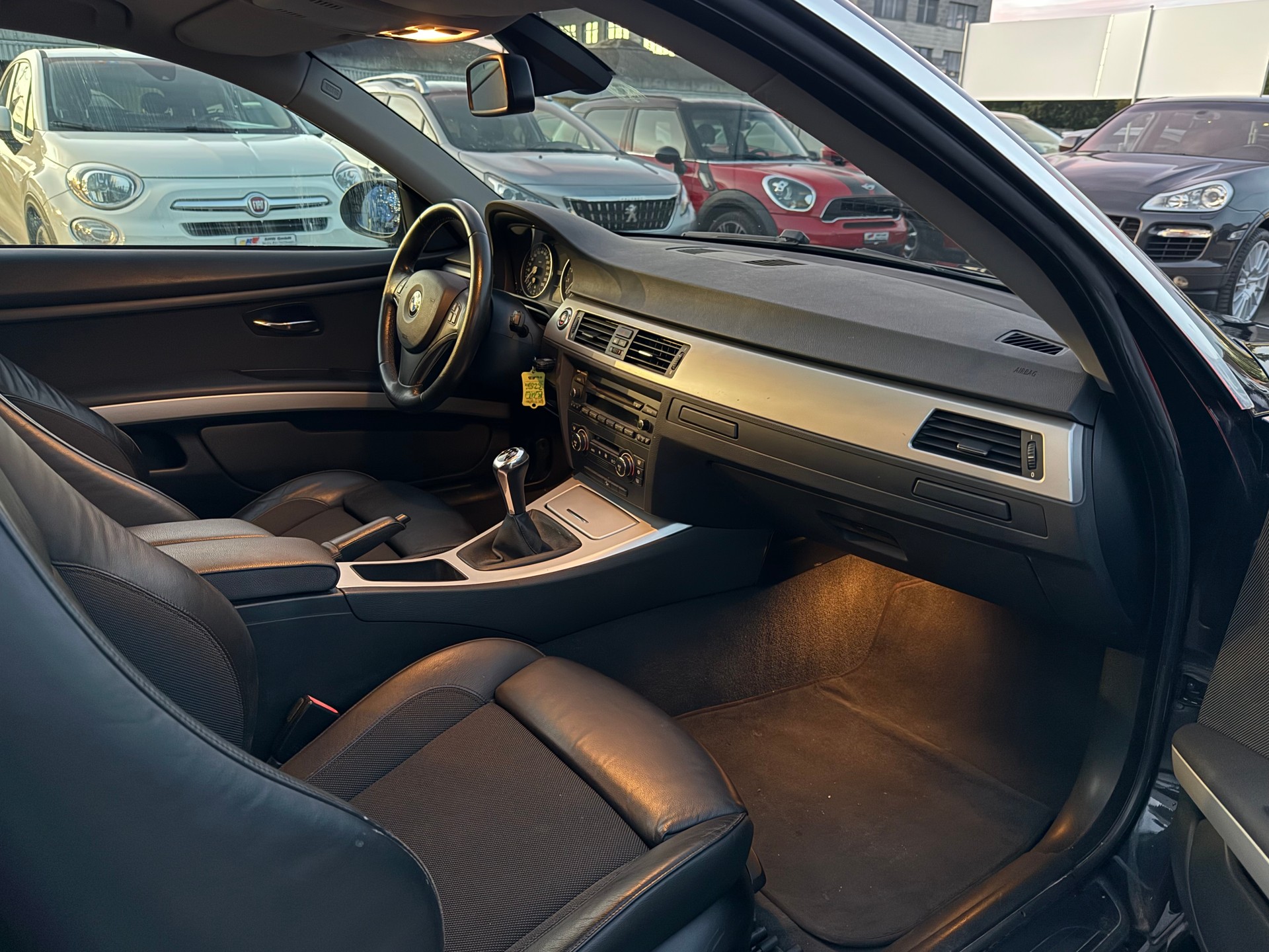 BMW 325xi Coupé / Frisch ab MFK / Schaltgetriebe / Xenon / Sportsitze / PDC-image-6
