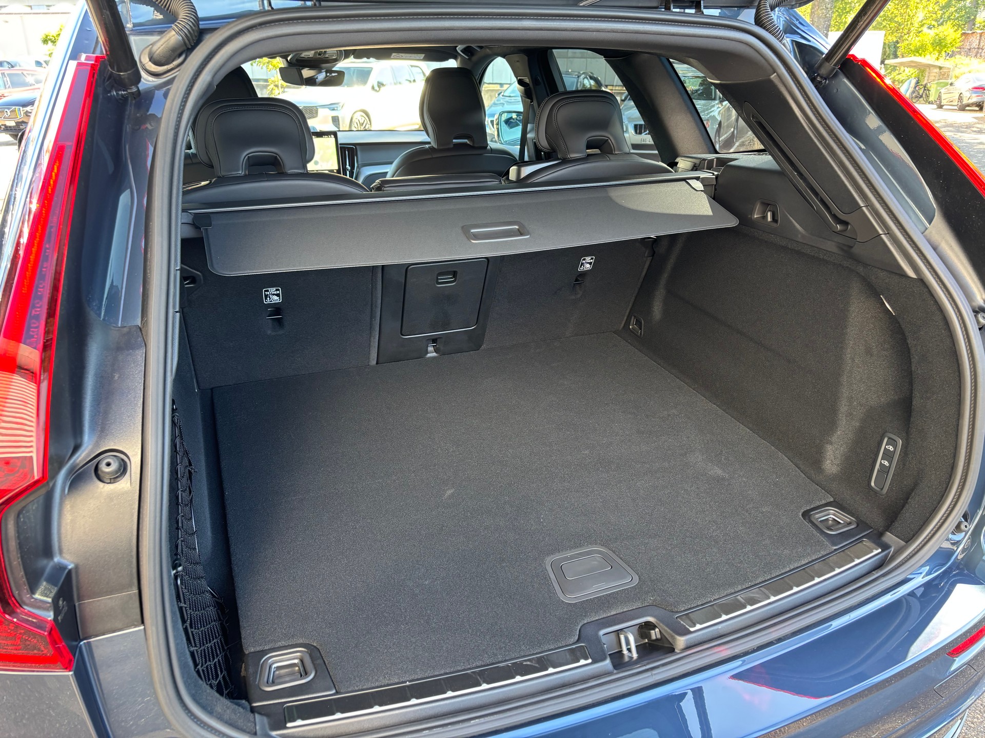 VOLVO XC60 2.0 T8 TE Ultra Dark eAWD-image-9