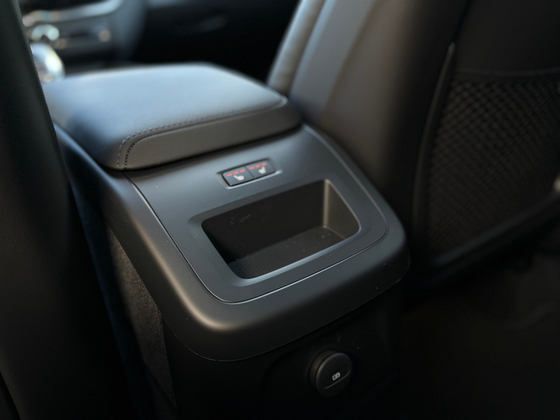 VOLVO XC60 2.0 T8 TE Ultra Dark eAWD-image-12