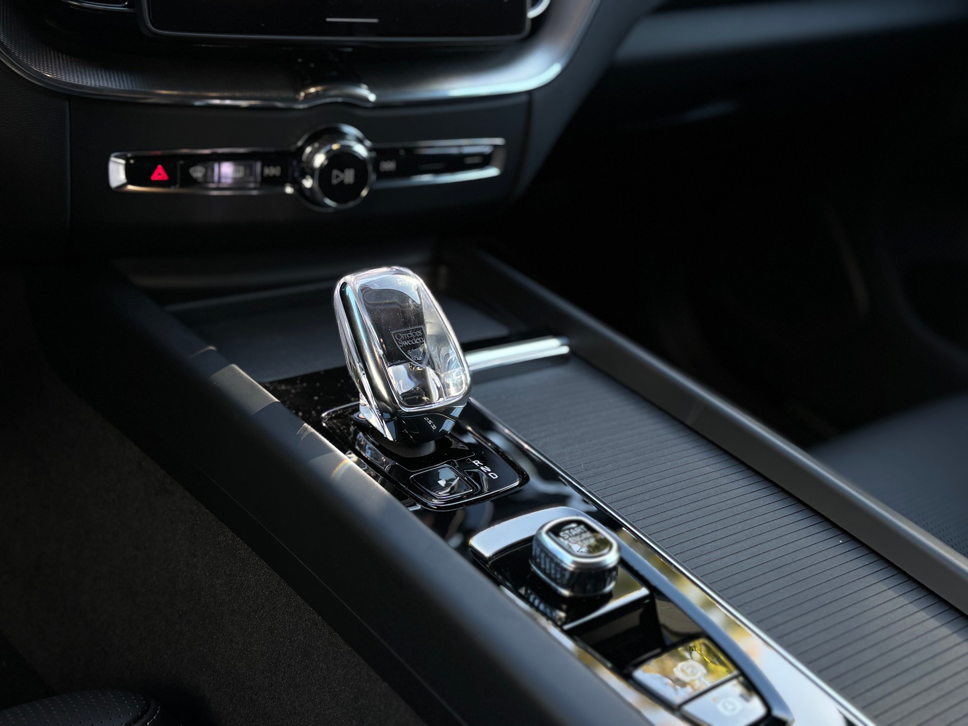 VOLVO XC60 2.0 T8 TE Ultra Dark eAWD-image-18