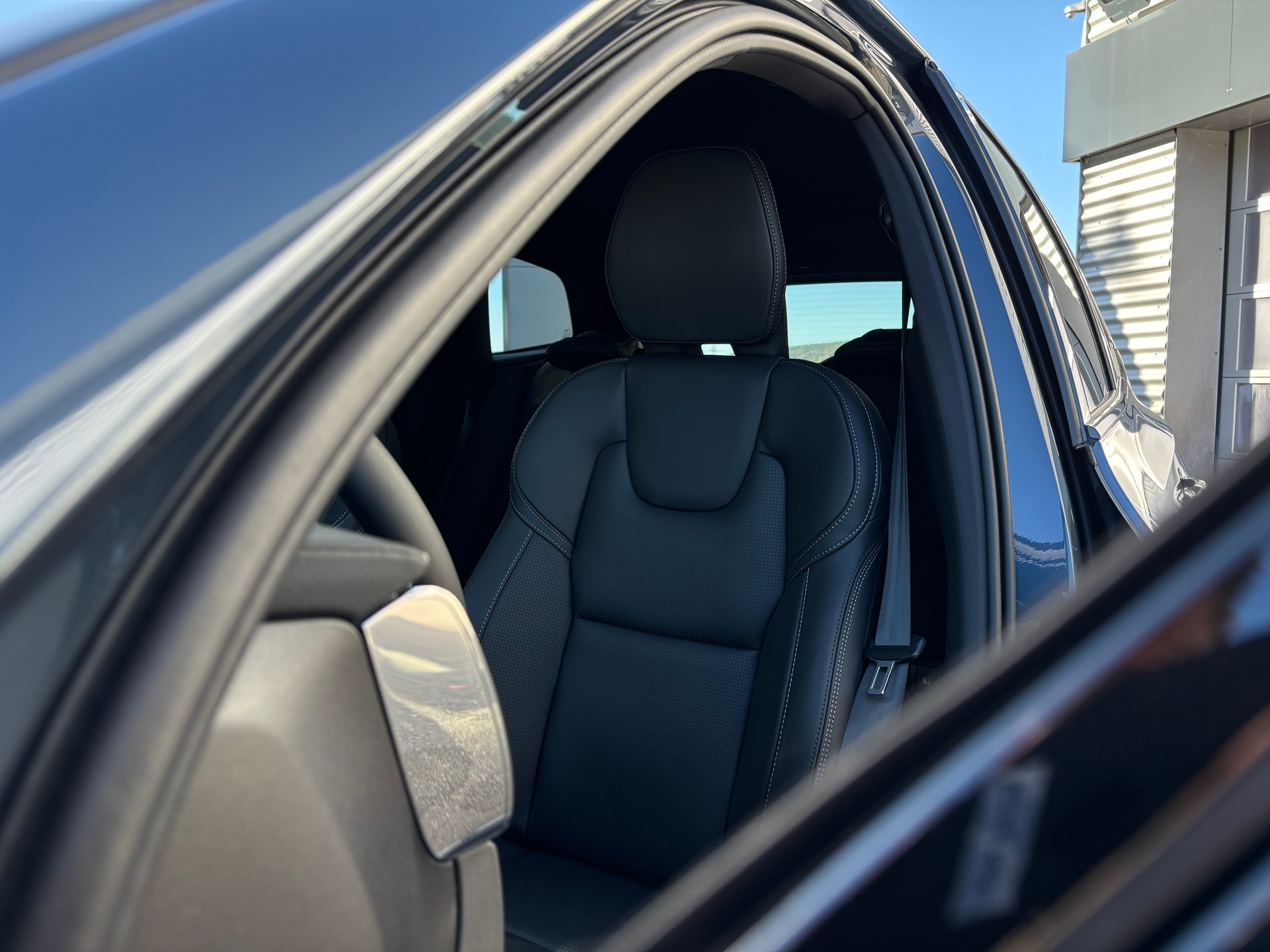 VOLVO XC60 2.0 T8 TE Ultra Dark eAWD-image-3