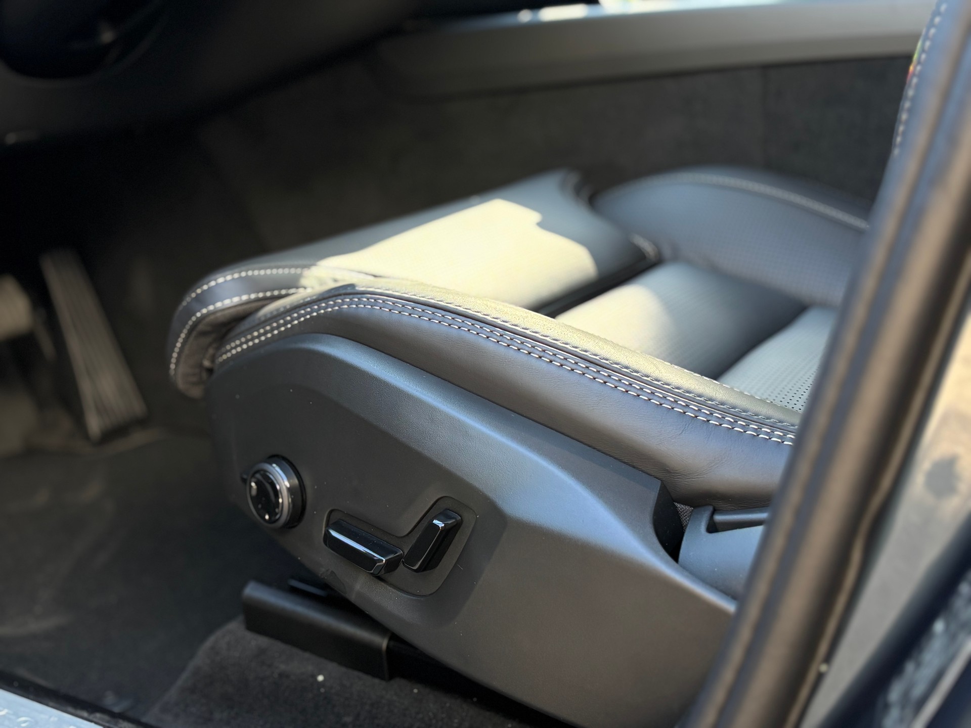 VOLVO XC60 2.0 T8 TE Ultra Dark eAWD-image-16