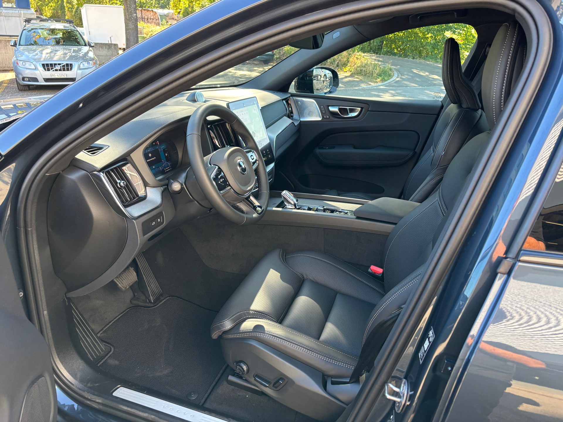 VOLVO XC60 2.0 T8 TE Ultra Dark eAWD-image-2