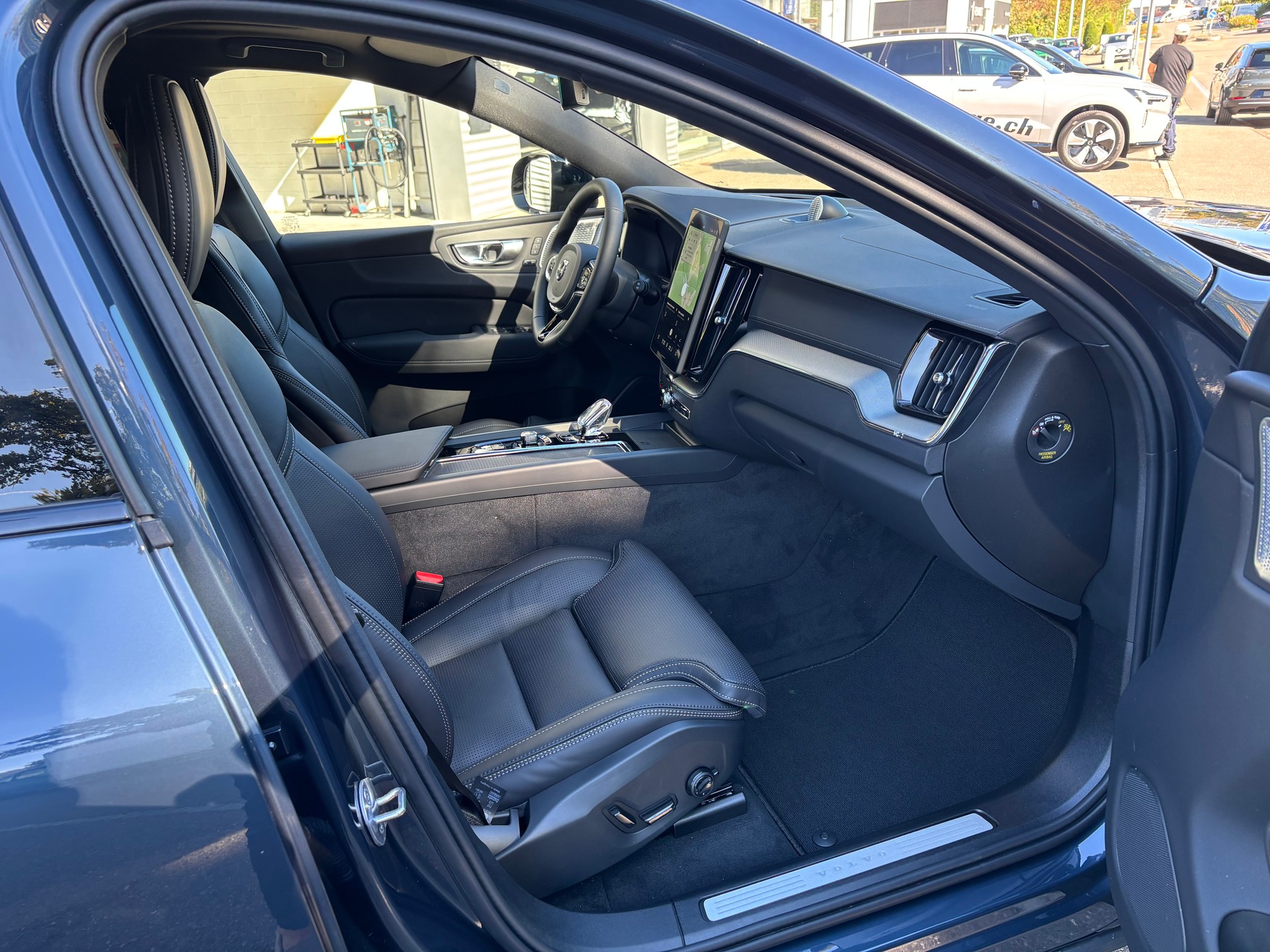 VOLVO XC60 2.0 T8 TE Ultra Dark eAWD-image-6