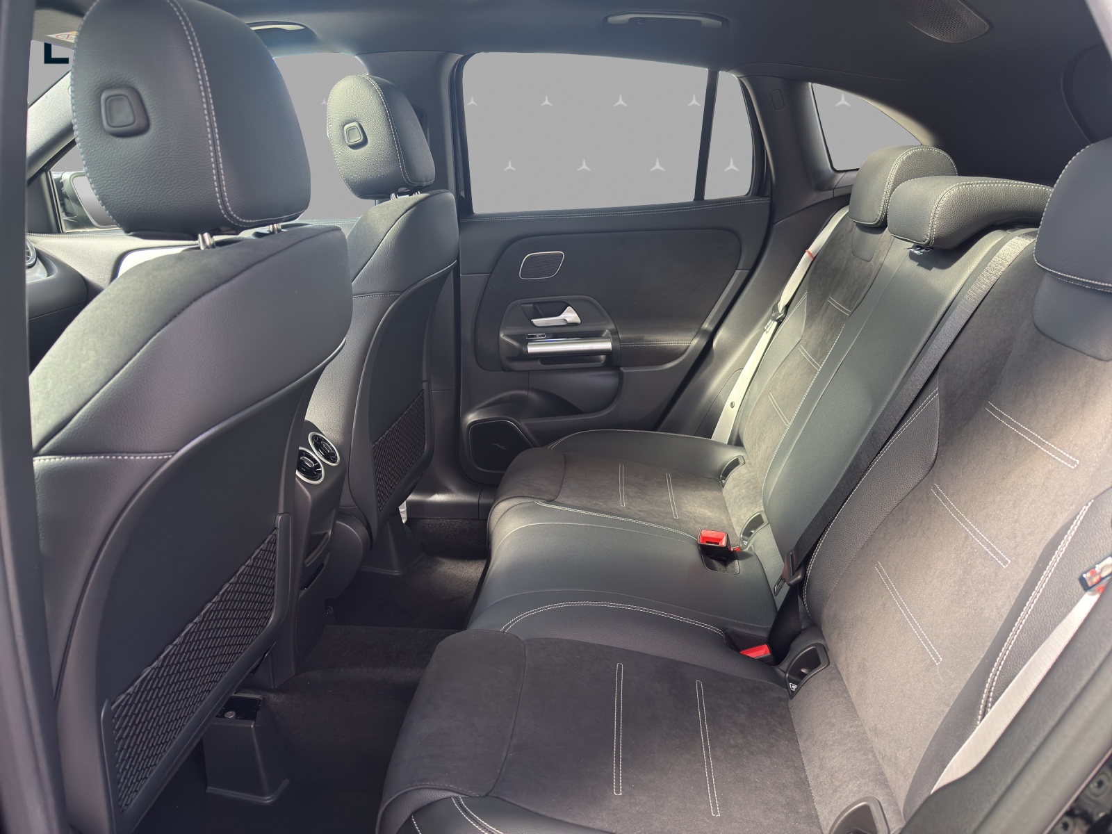 MERCEDES-BENZ GLA 220d 4Matic 8G-DCTSwiss Star-image-13