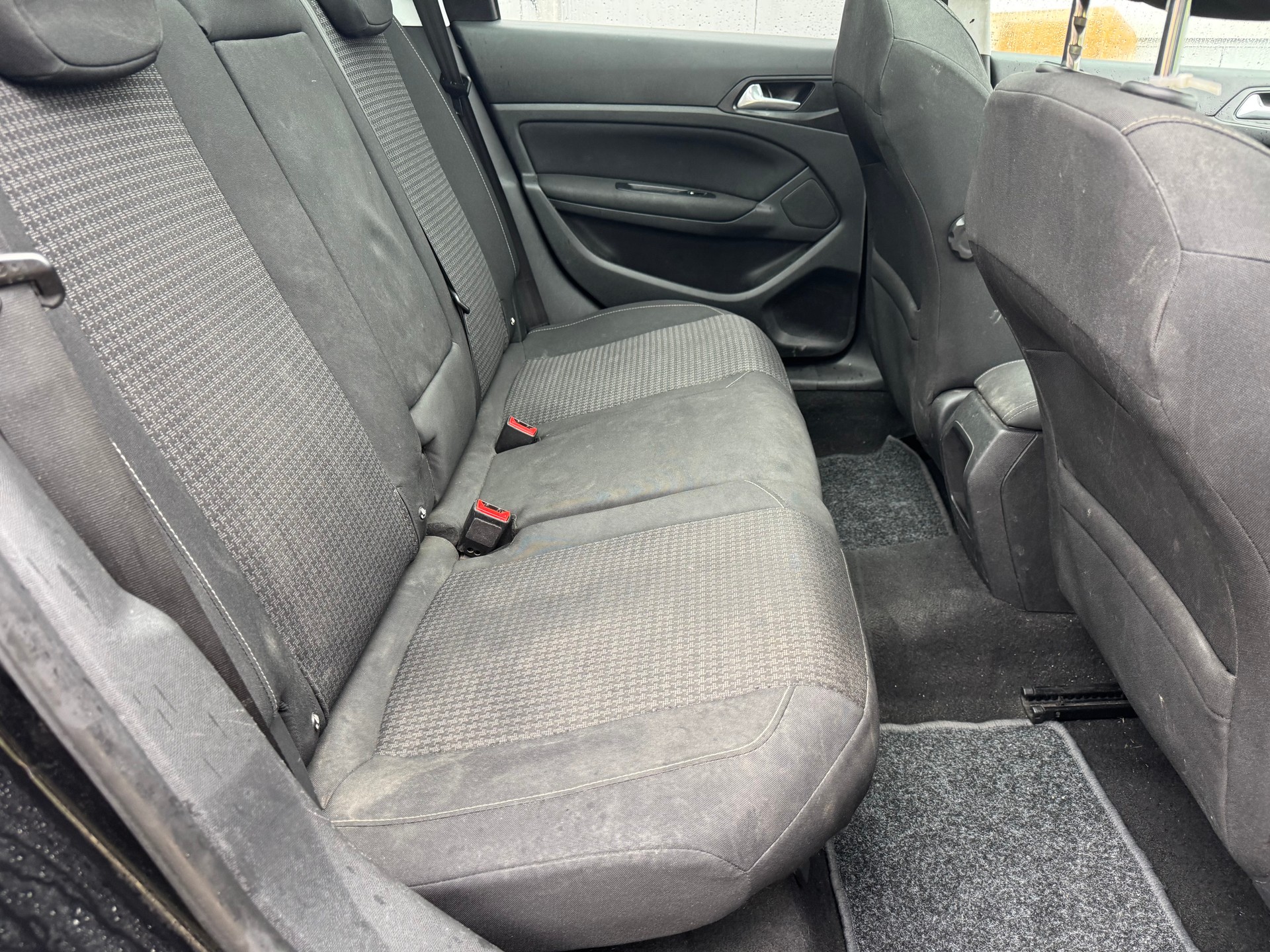PEUGEOT 308 SW 1.2 THP Style Automatic-image-6