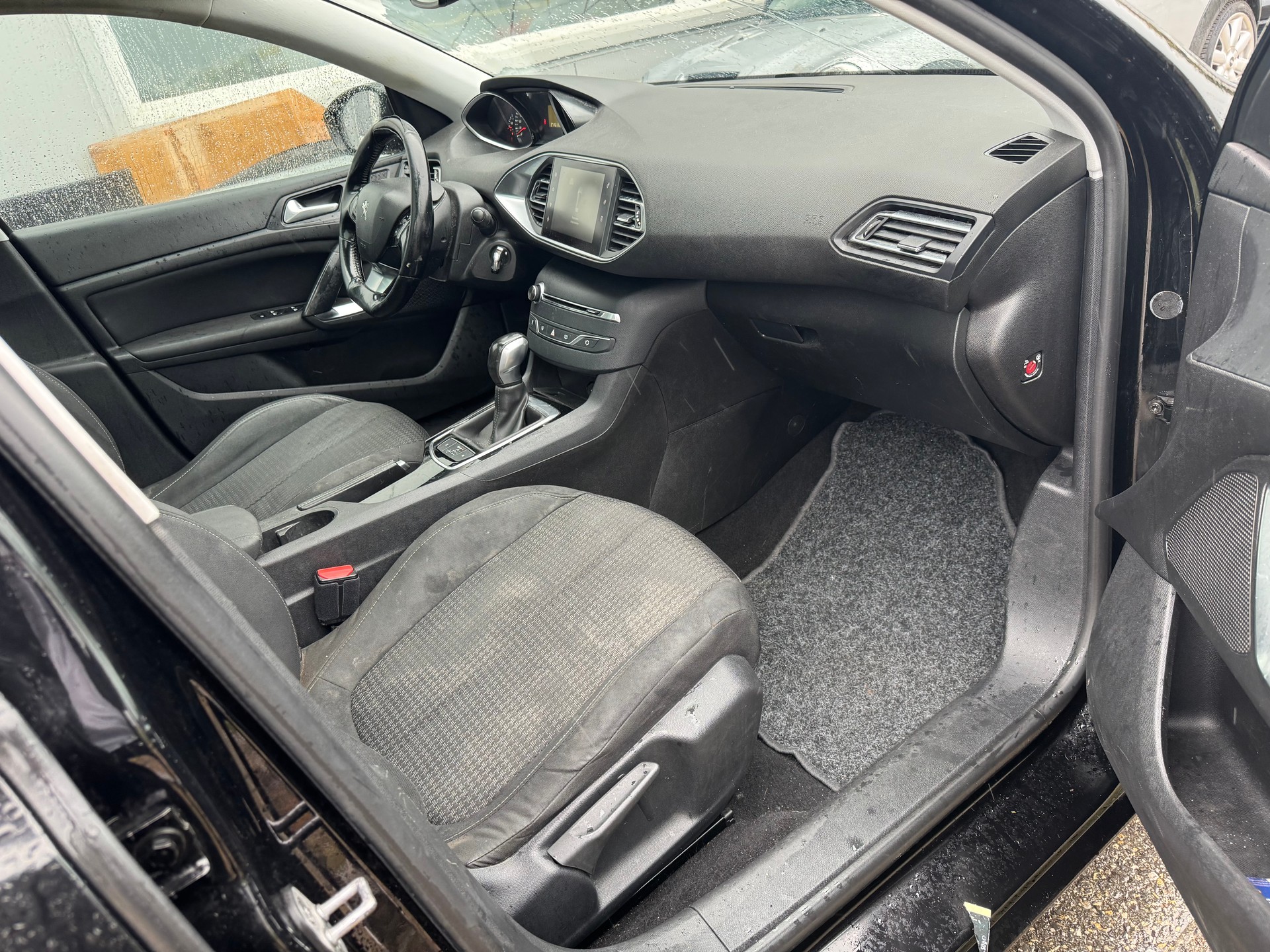 PEUGEOT 308 SW 1.2 THP Style Automatic-image-7