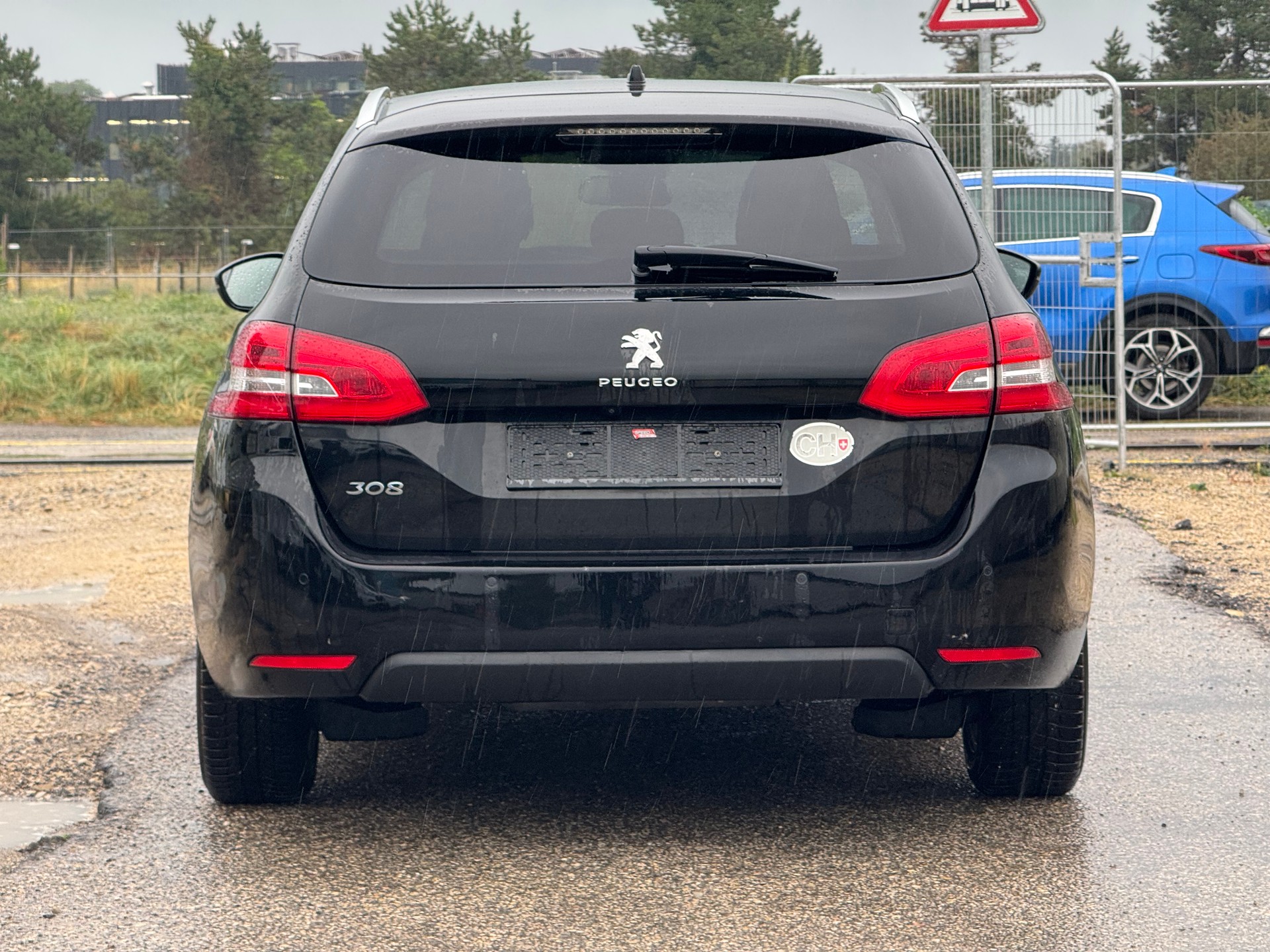 PEUGEOT 308 SW 1.2 THP Style Automatic-image-4