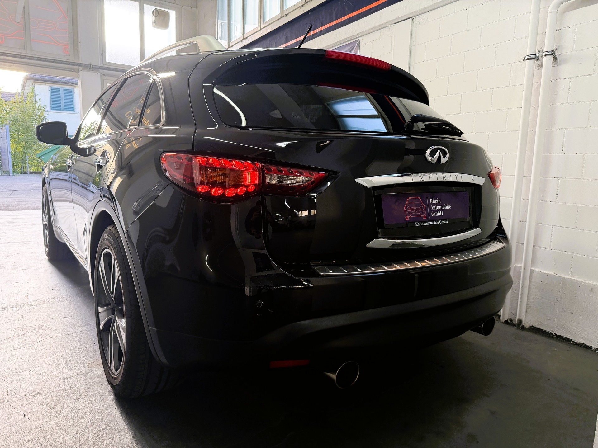INFINITI FX30d S Premium AWD Automatic-image-3
