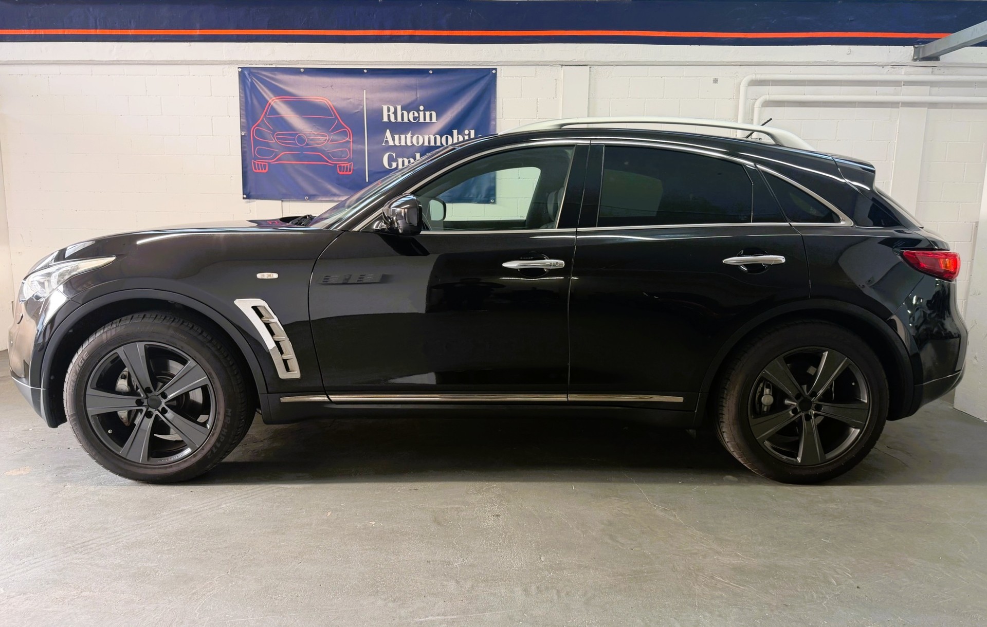 INFINITI FX30d S Premium AWD Automatic-image-2