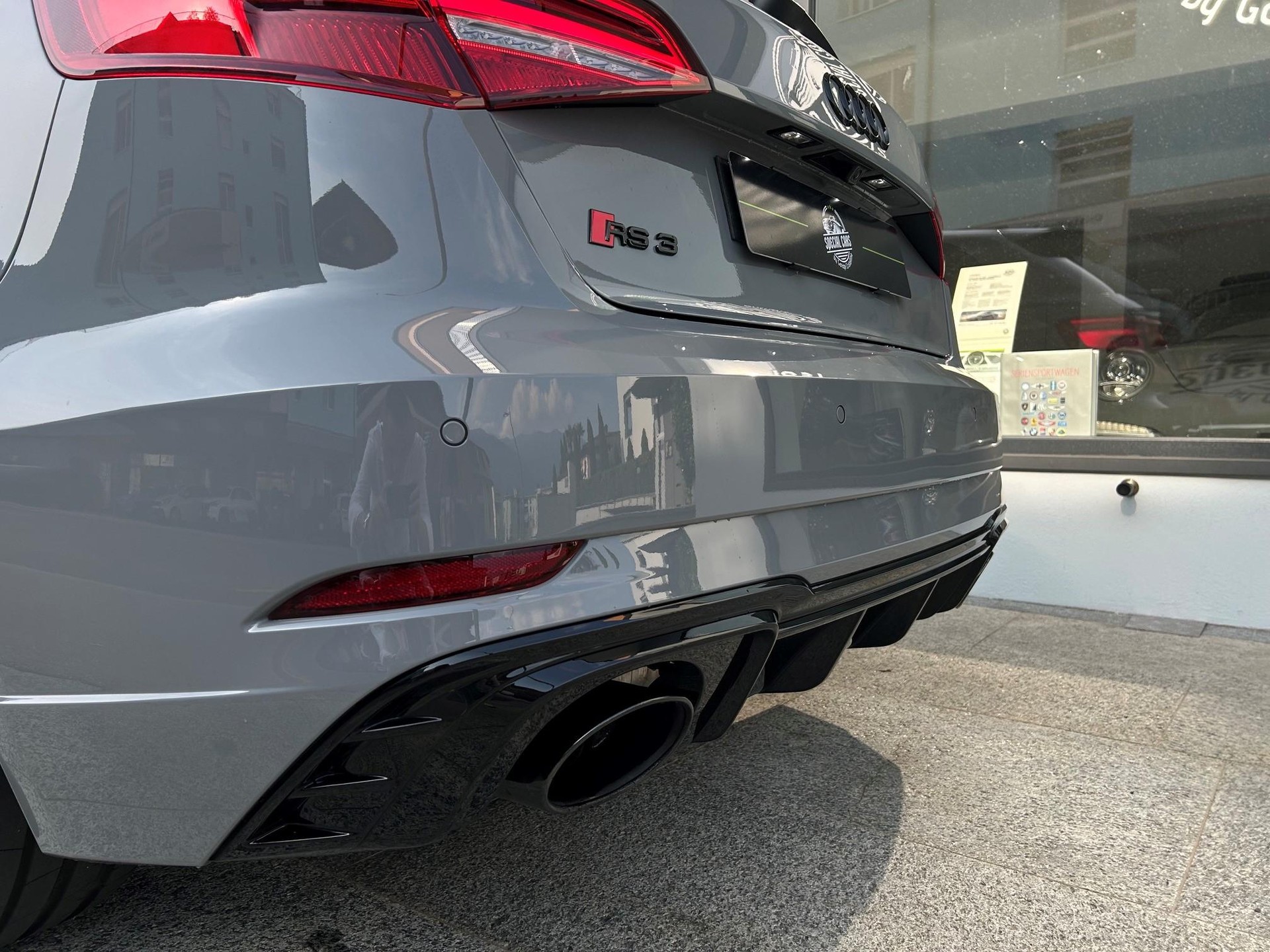 AUDI RS3 Sportback 2.5 T FSI quattro S-Tronic-image-4