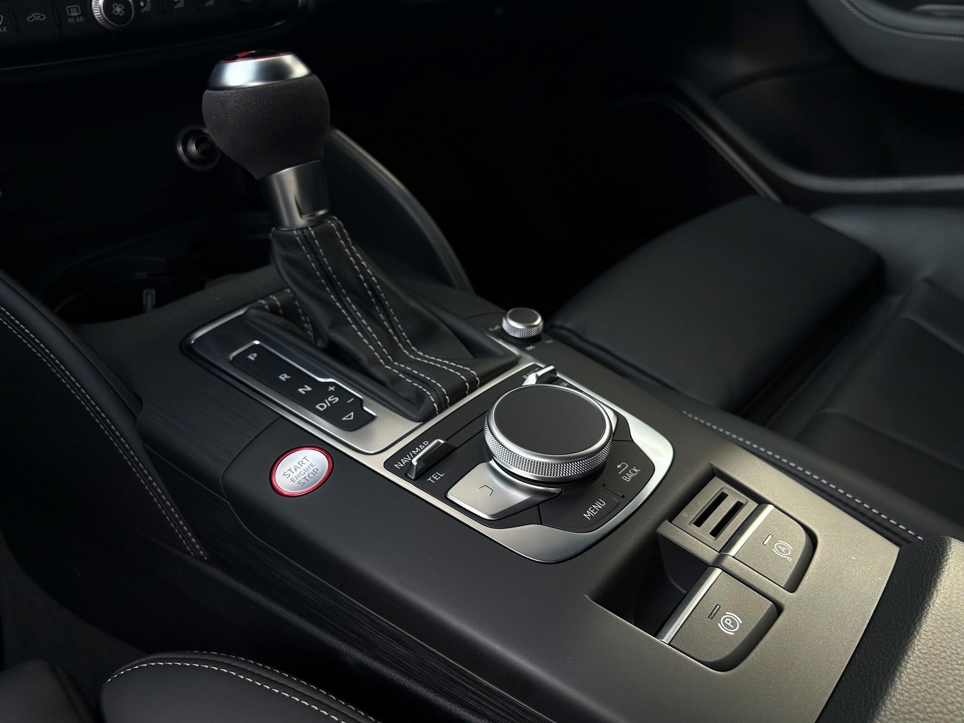 AUDI RS3 Sportback 2.5 T FSI quattro S-Tronic-image-12