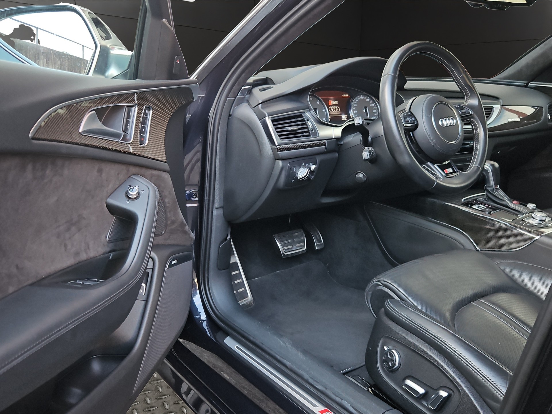 AUDI S6 Avant 4.0 TFSI V8 quattro S-tronic-image-8