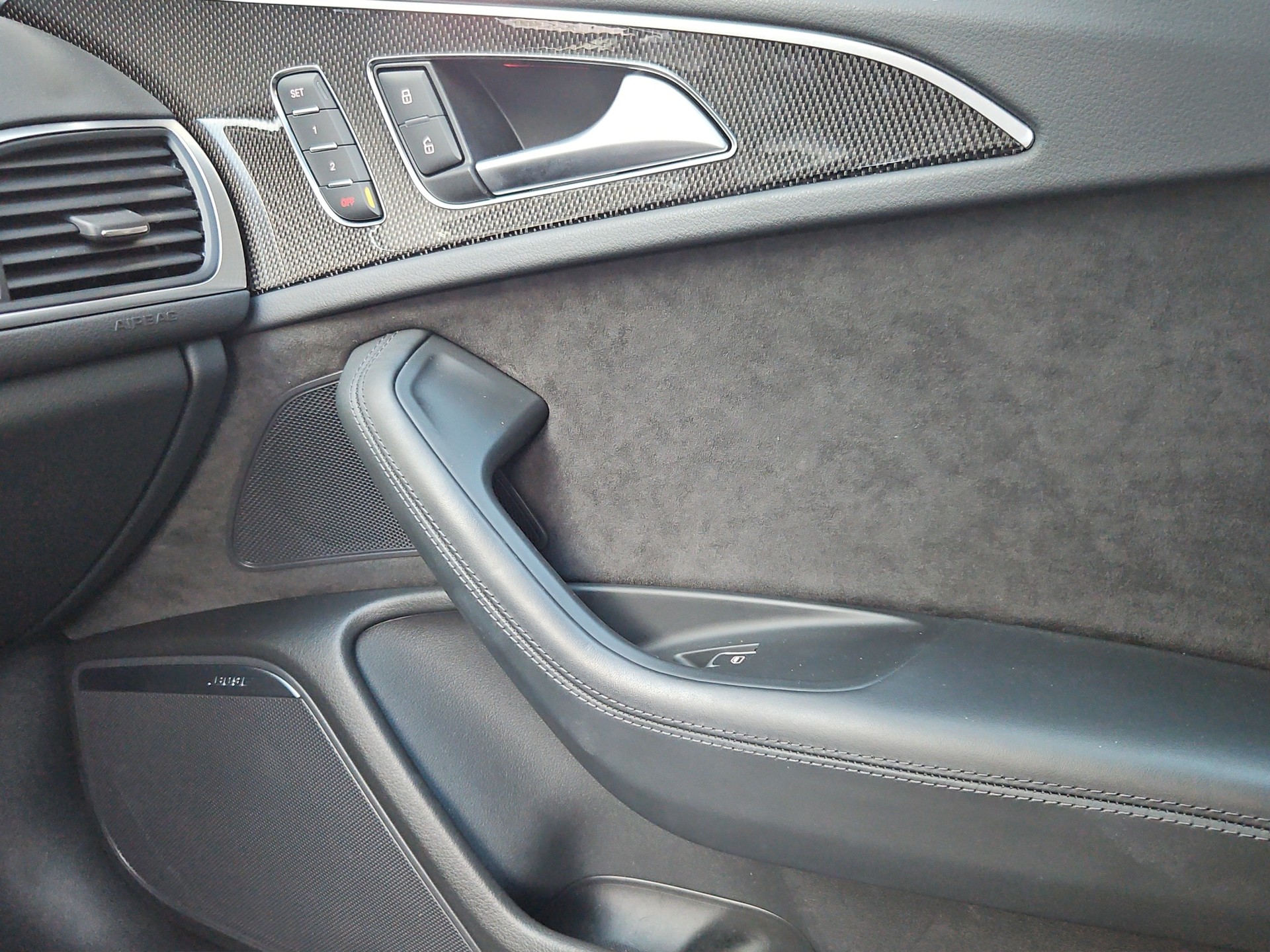 AUDI S6 Avant 4.0 TFSI V8 quattro S-tronic-image-16