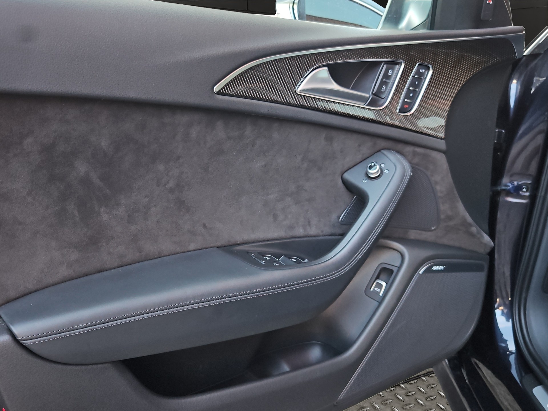 AUDI S6 Avant 4.0 TFSI V8 quattro S-tronic-image-12