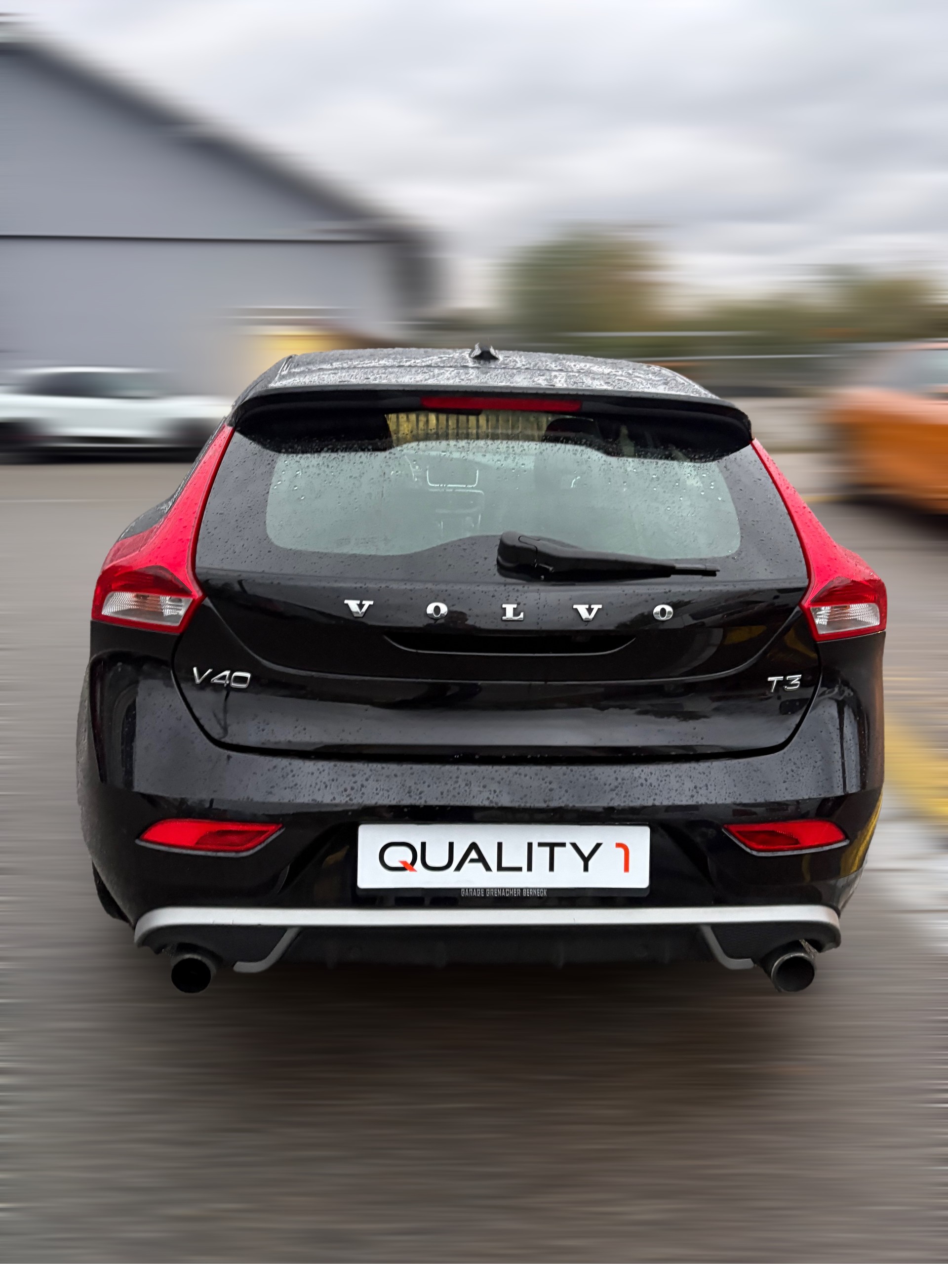 VOLVO V40 T3 Momentum R-Design Geartronic-image-3