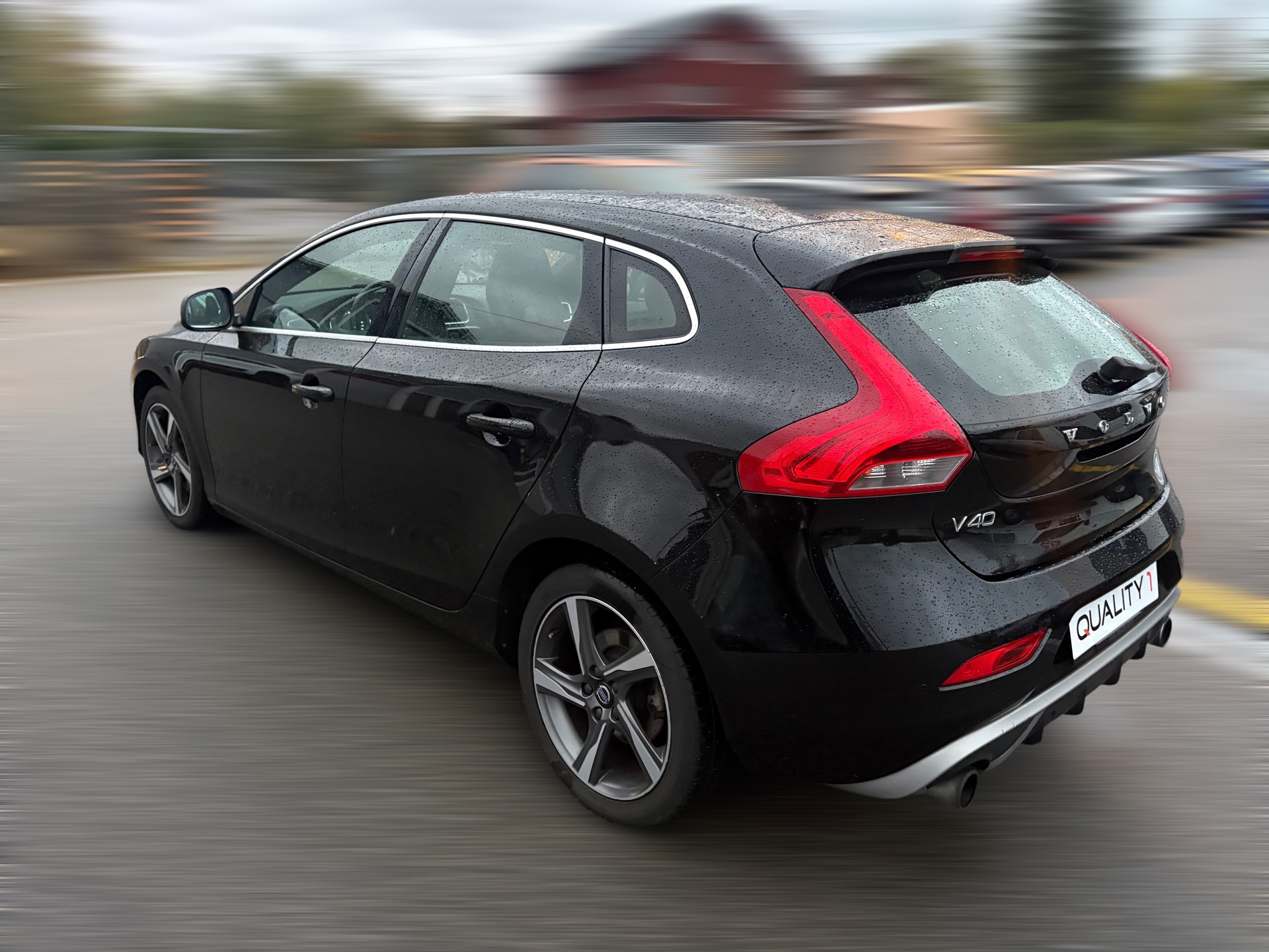 VOLVO V40 T3 Momentum R-Design Geartronic-image-1