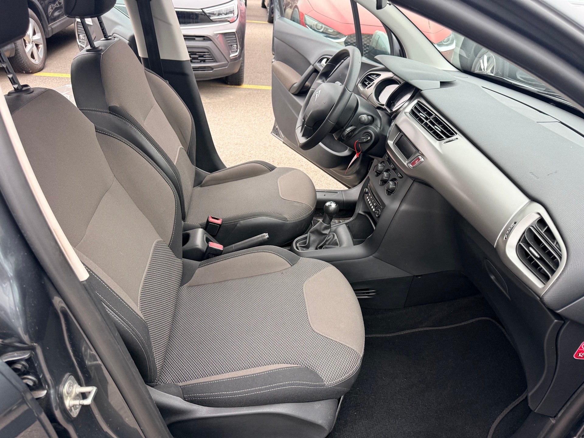 CITROEN C3 1.2i Exclusive-image-10