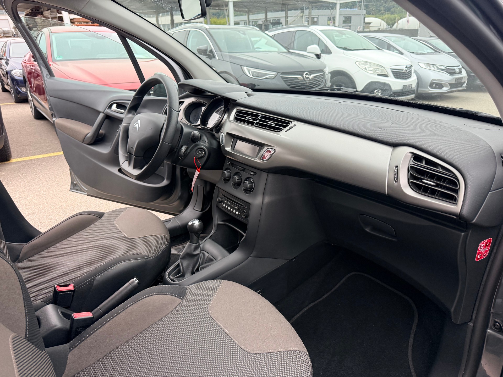 CITROEN C3 1.2i Exclusive-image-12