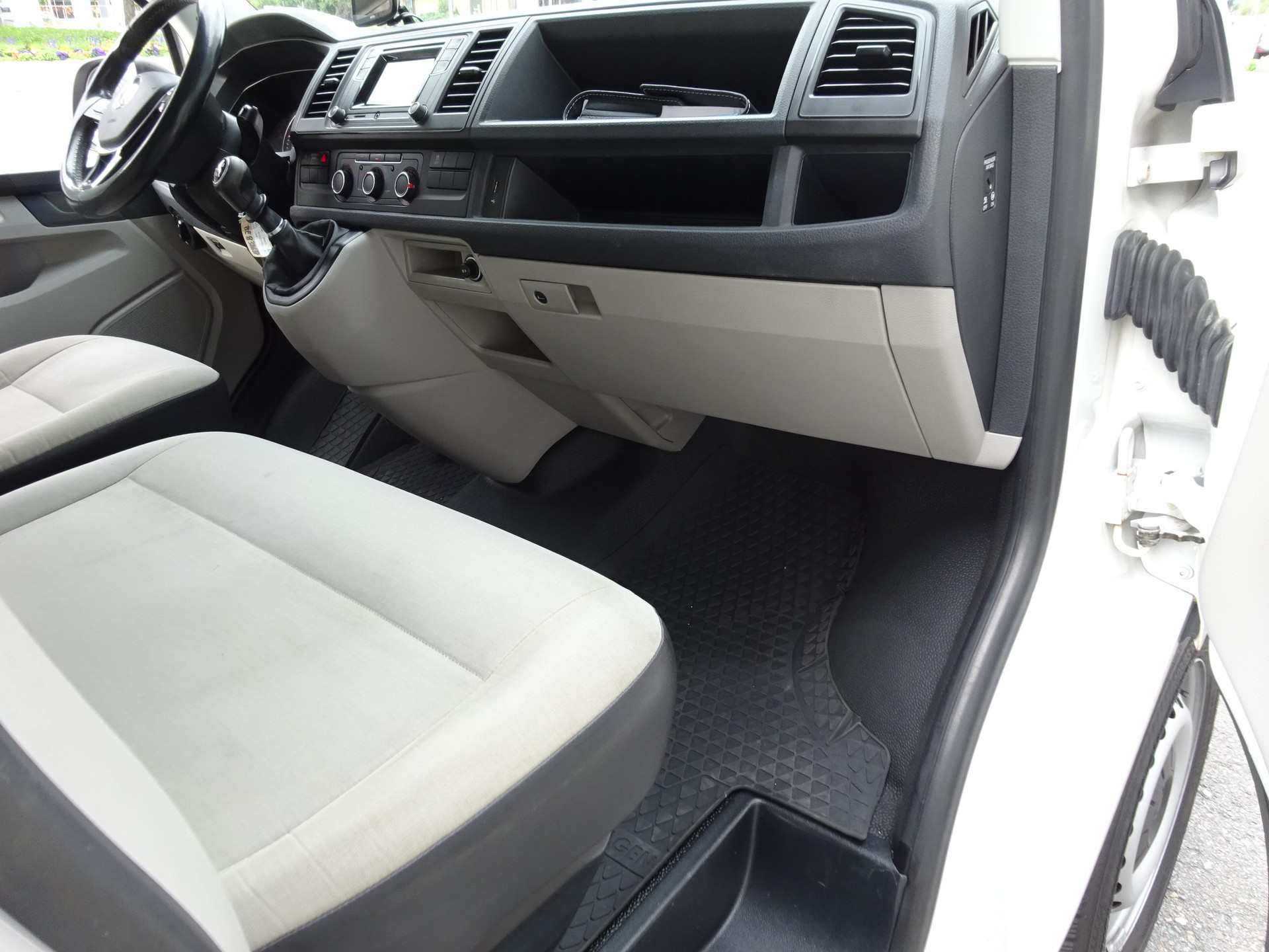 VW T6 2.0 TDI 4Motion long-image-18