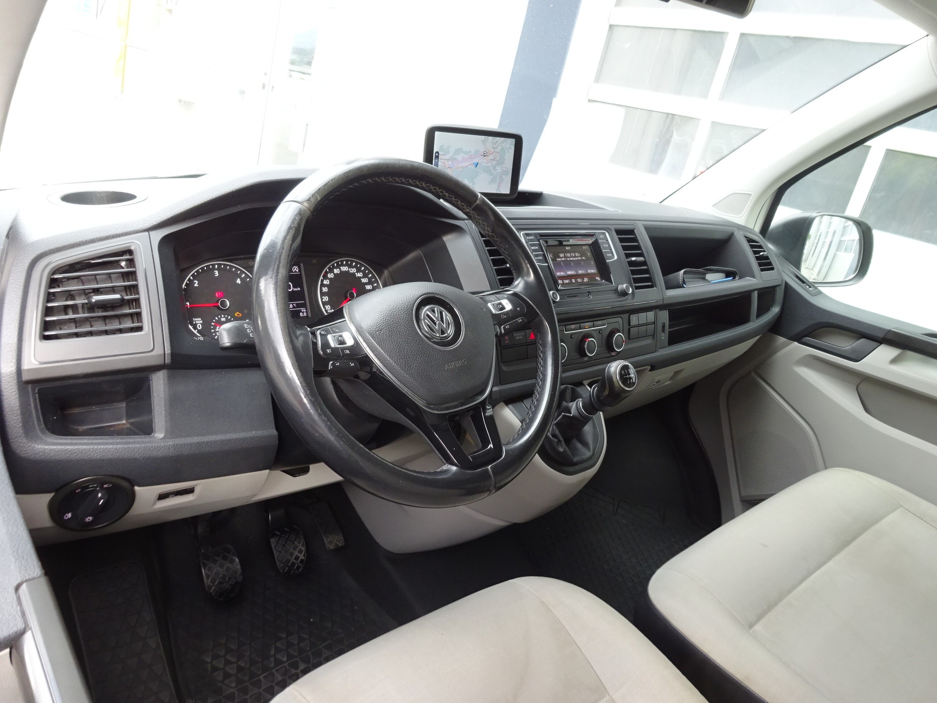 VW T6 2.0 TDI 4Motion long-image-16