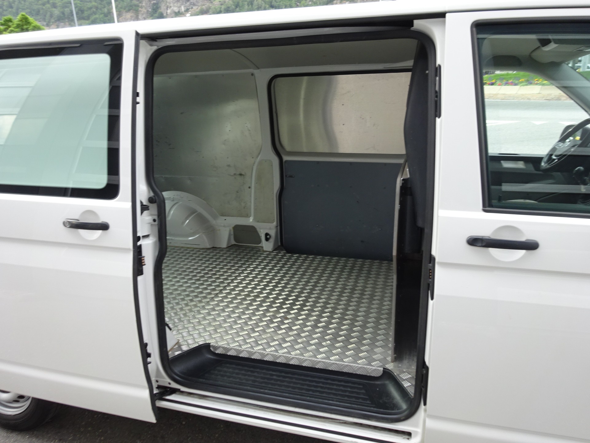 VW T6 2.0 TDI 4Motion long-image-19