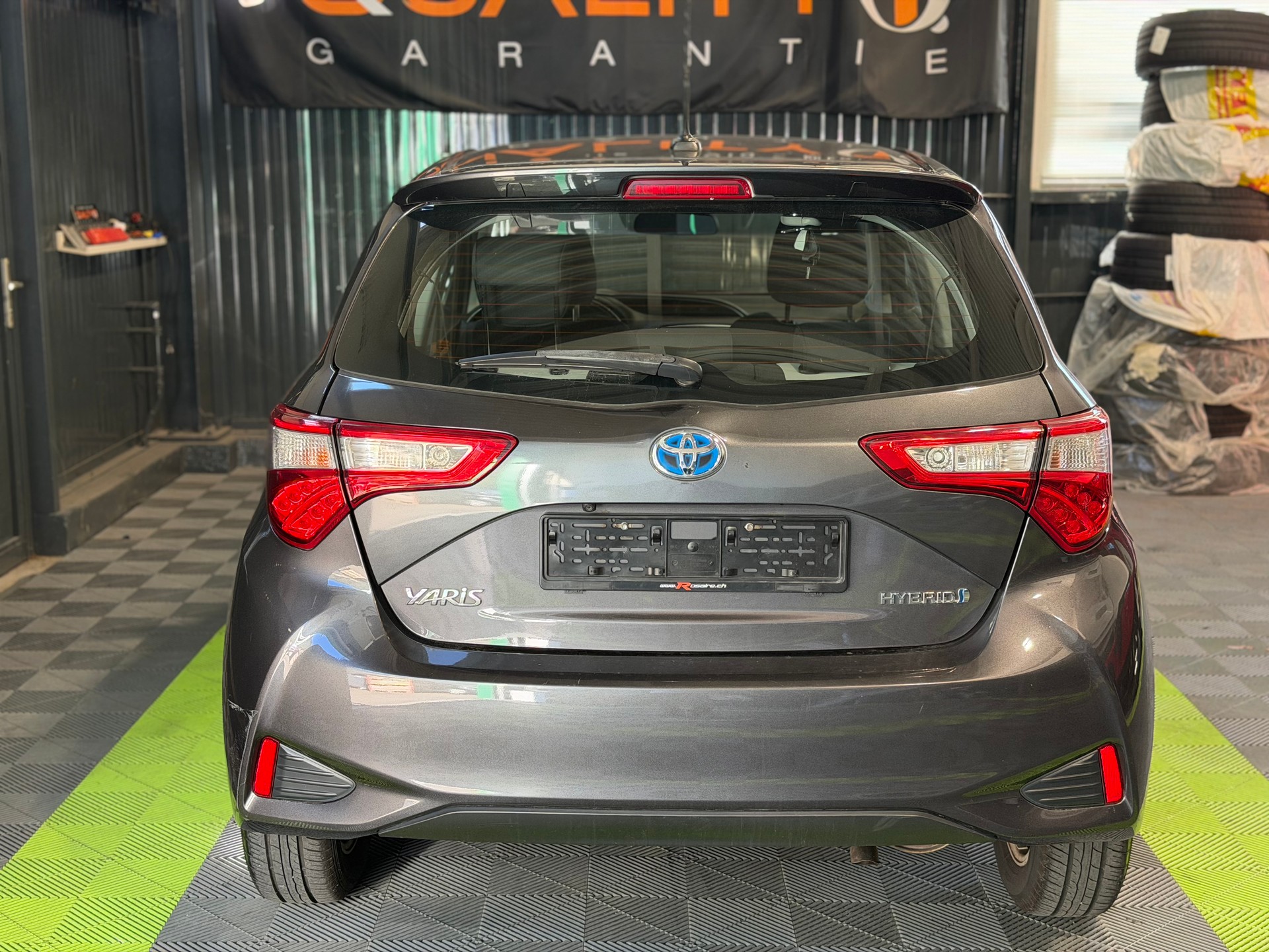 TOYOTA Yaris 1.5 VVT-i Hybrid Premium e-CVT-image-3