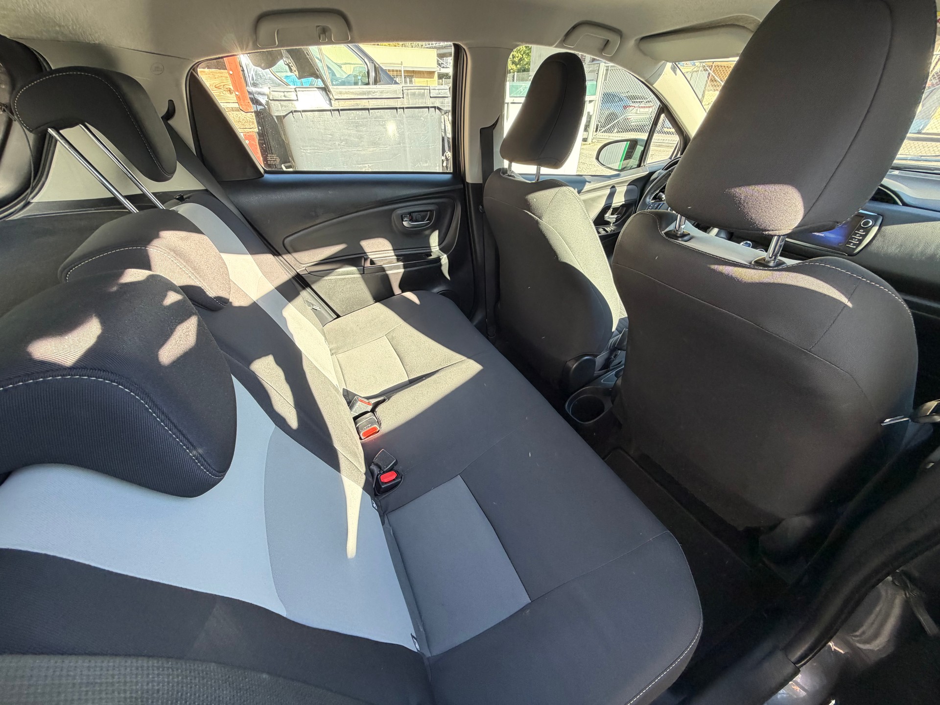TOYOTA Yaris 1.5 VVT-i Hybrid Premium e-CVT-image-10