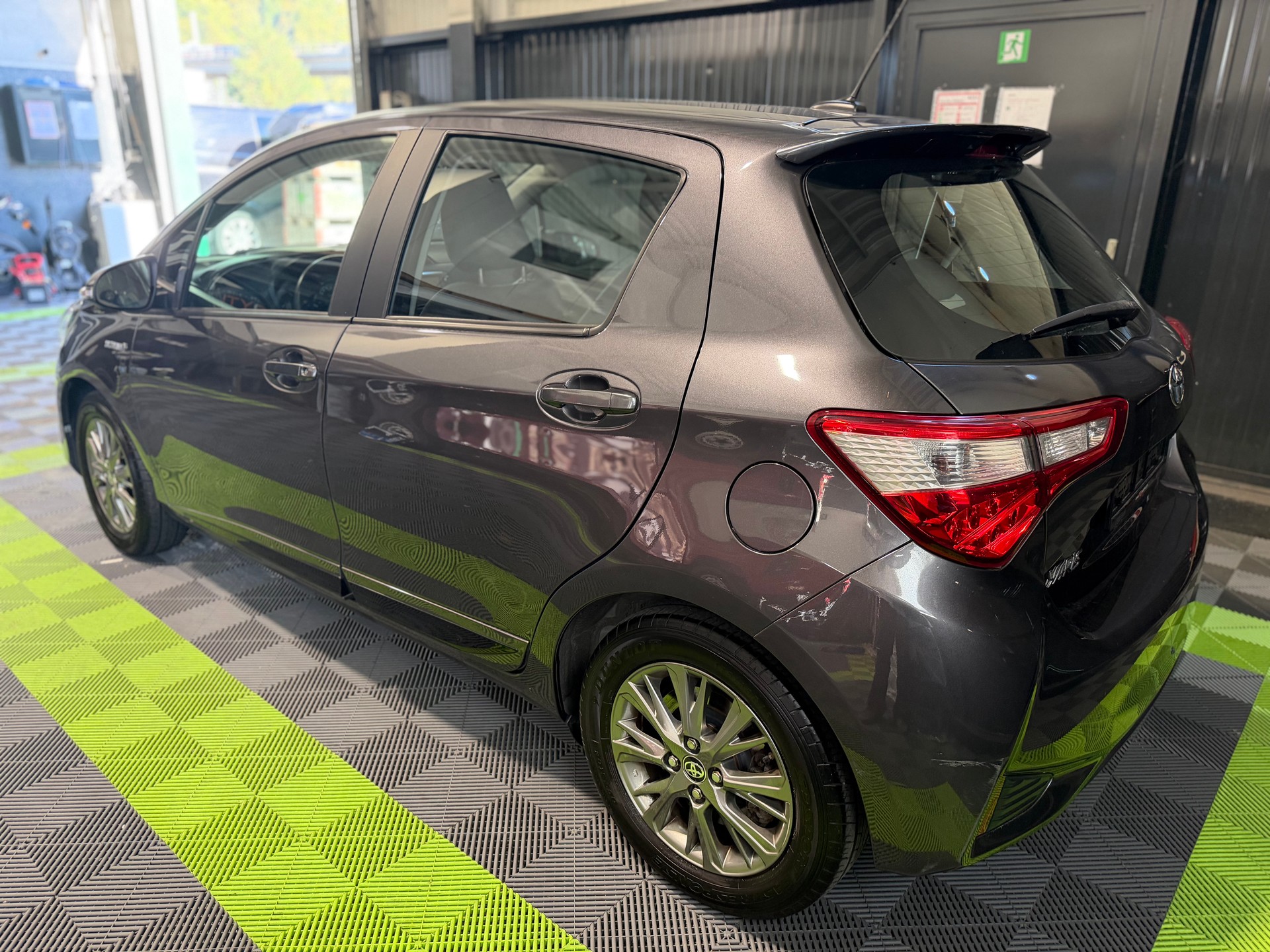 TOYOTA Yaris 1.5 VVT-i Hybrid Premium e-CVT-image-7