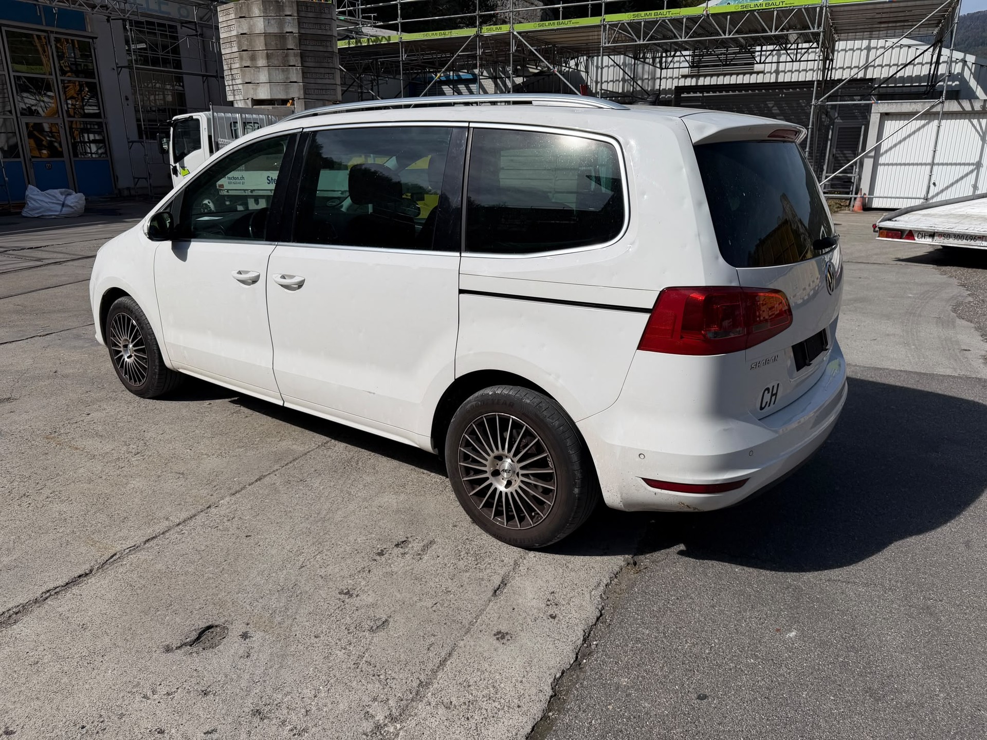 VW Sharan 2.0 TDI BlueMotion Technology Highline DSG-image-1