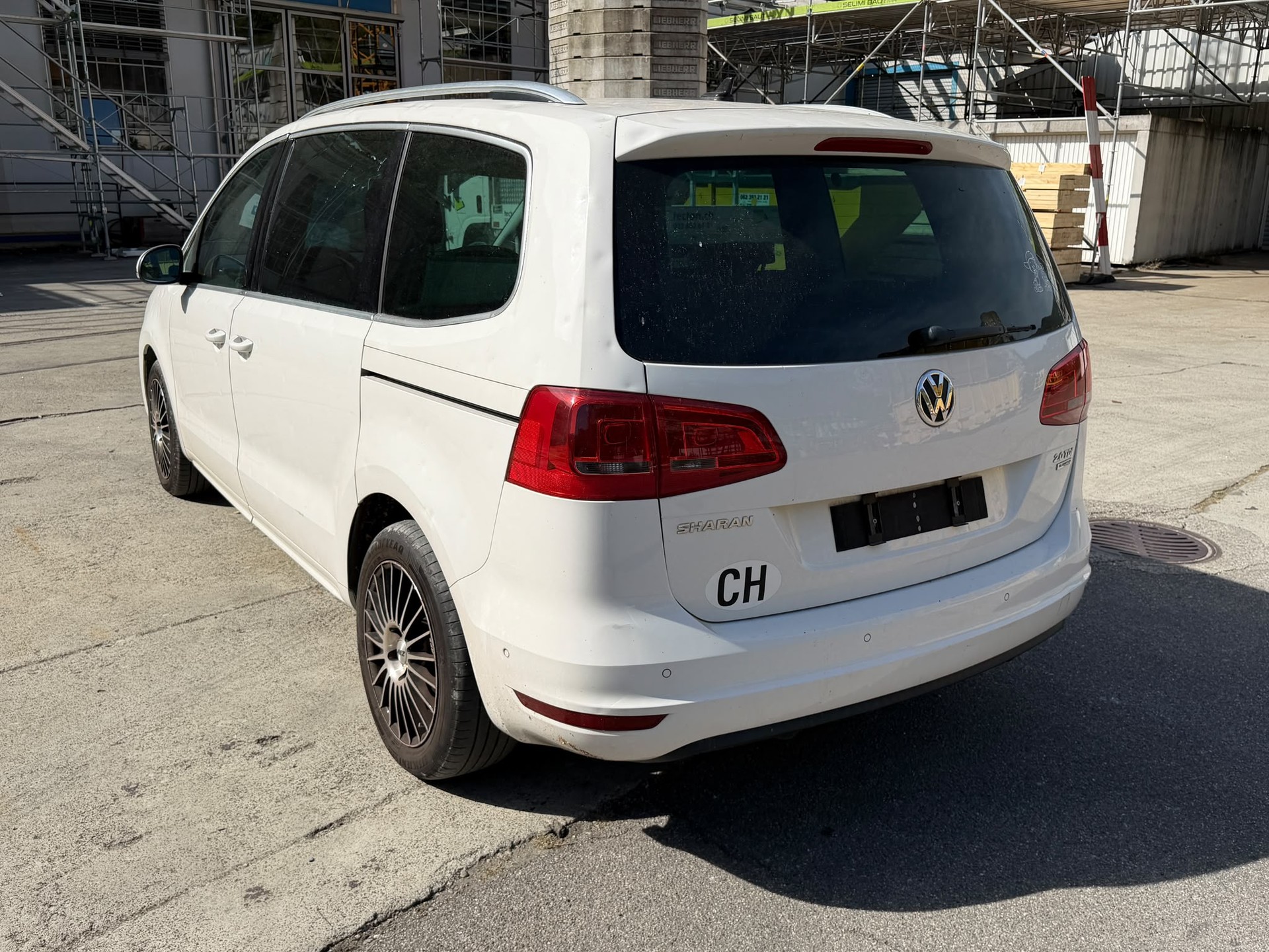 VW Sharan 2.0 TDI BlueMotion Technology Highline DSG-image-5