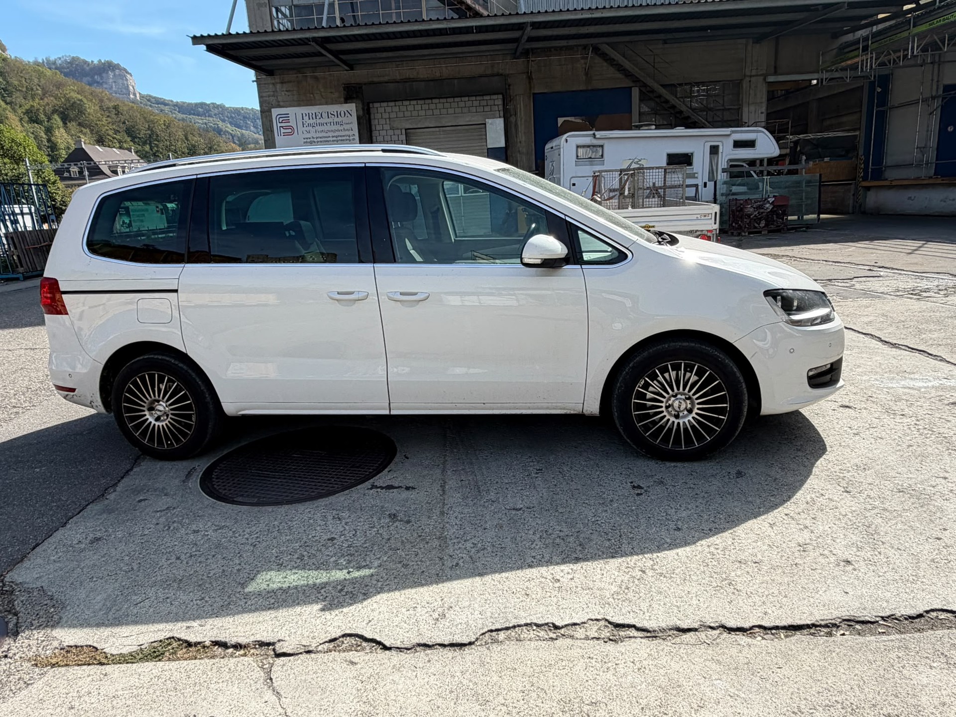 VW Sharan 2.0 TDI BlueMotion Technology Highline DSG-image-17