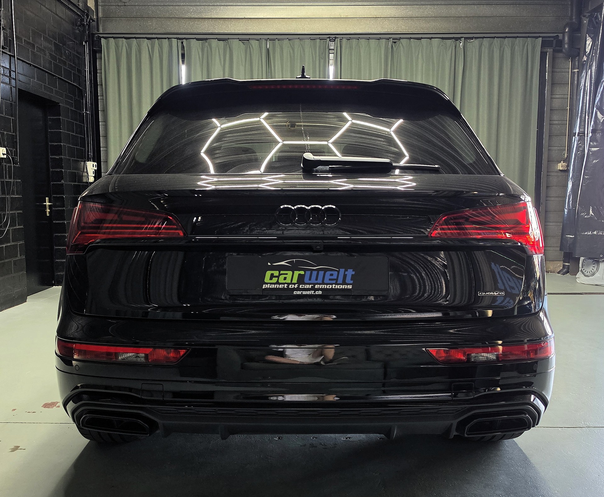 AUDI Q5 45 TFSI S Line quattro S-Tronic-image-3