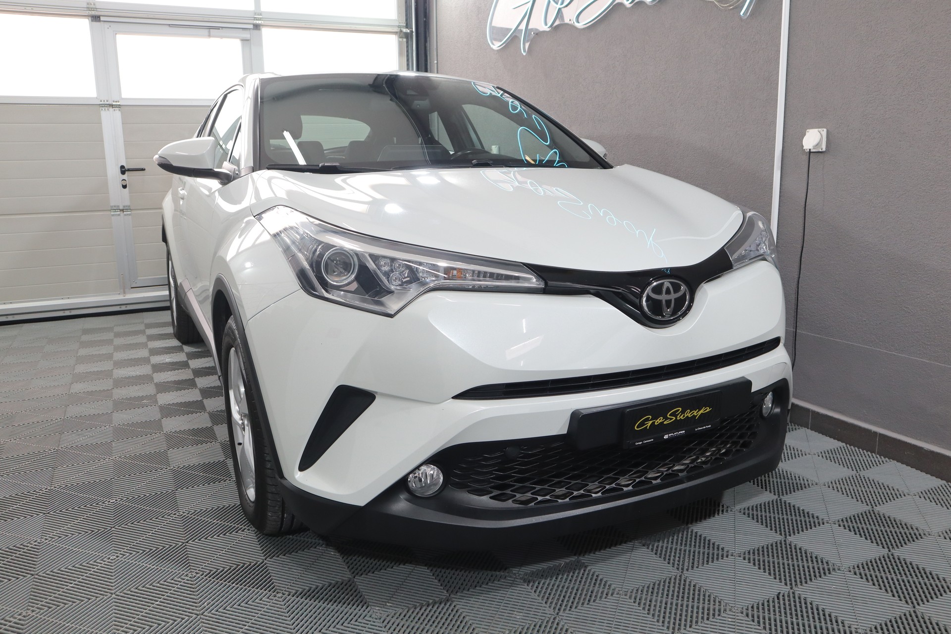 TOYOTA C-HR 1.2 Turbo Comfort 4WD Multidrive S * Caméra de recul *-image-4