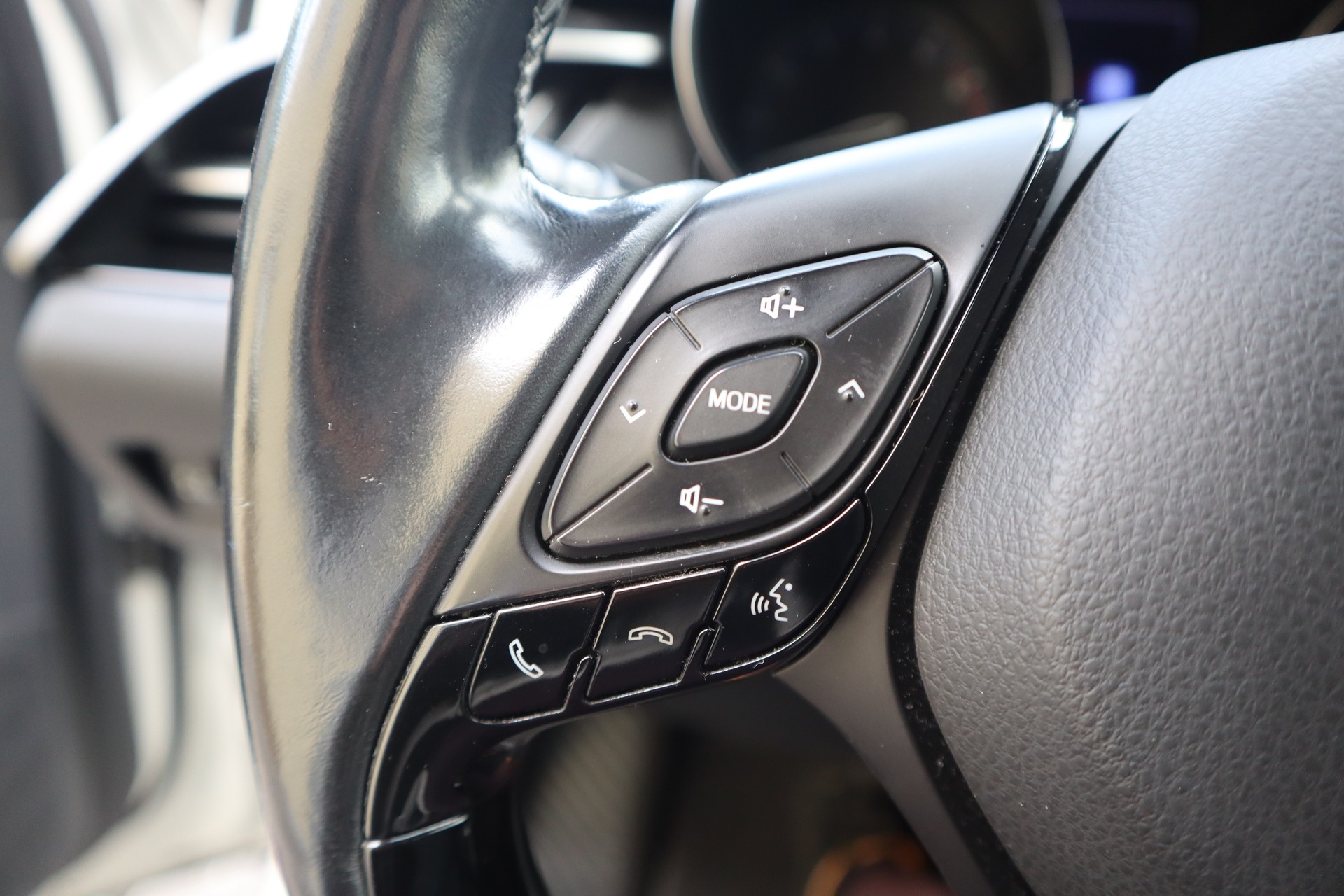 TOYOTA C-HR 1.2 Turbo Comfort 4WD Multidrive S * Caméra de recul *-image-16