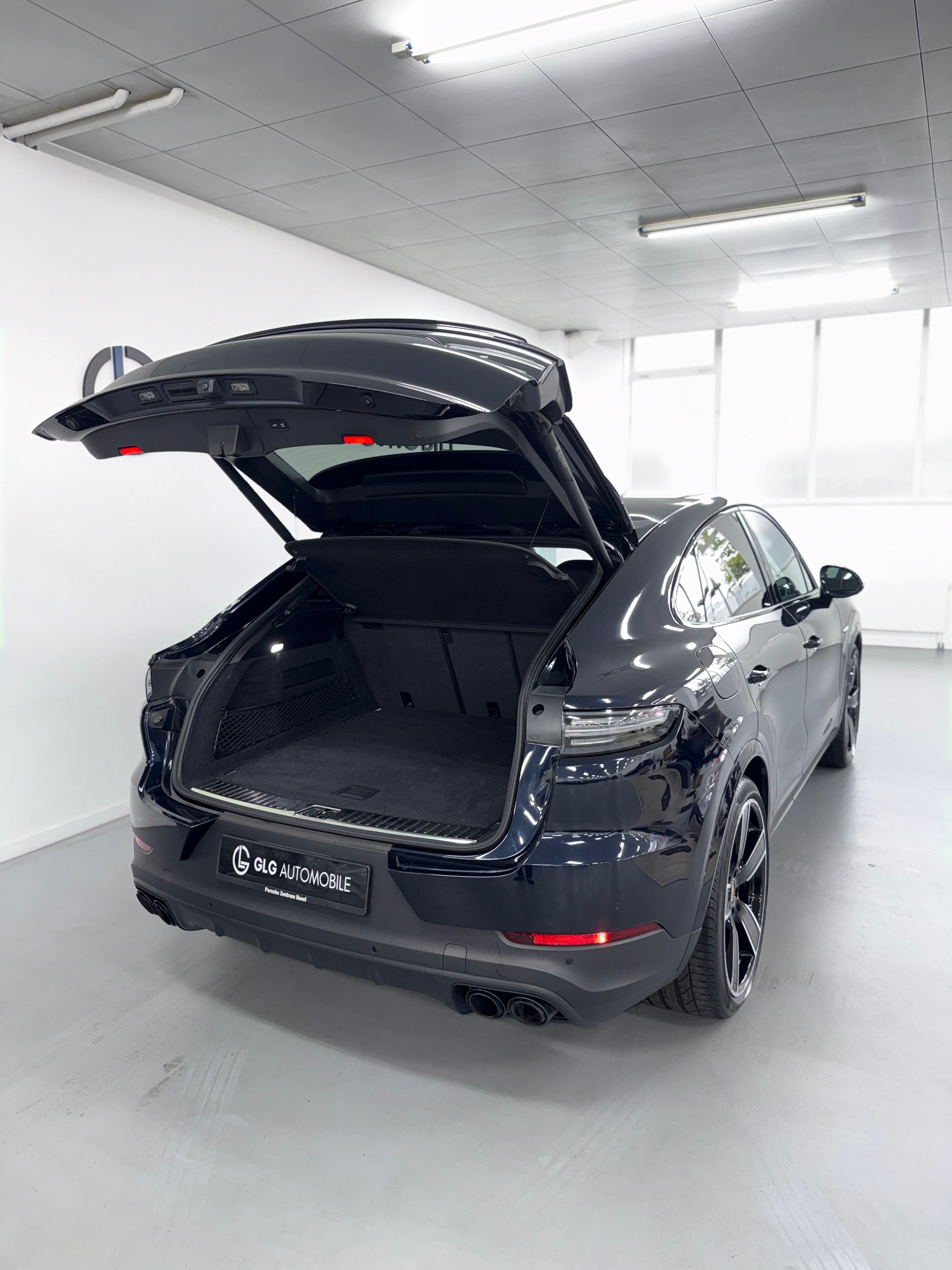 PORSCHE Cayenne Coupé E-Hybrid Platinum Edition-image-12