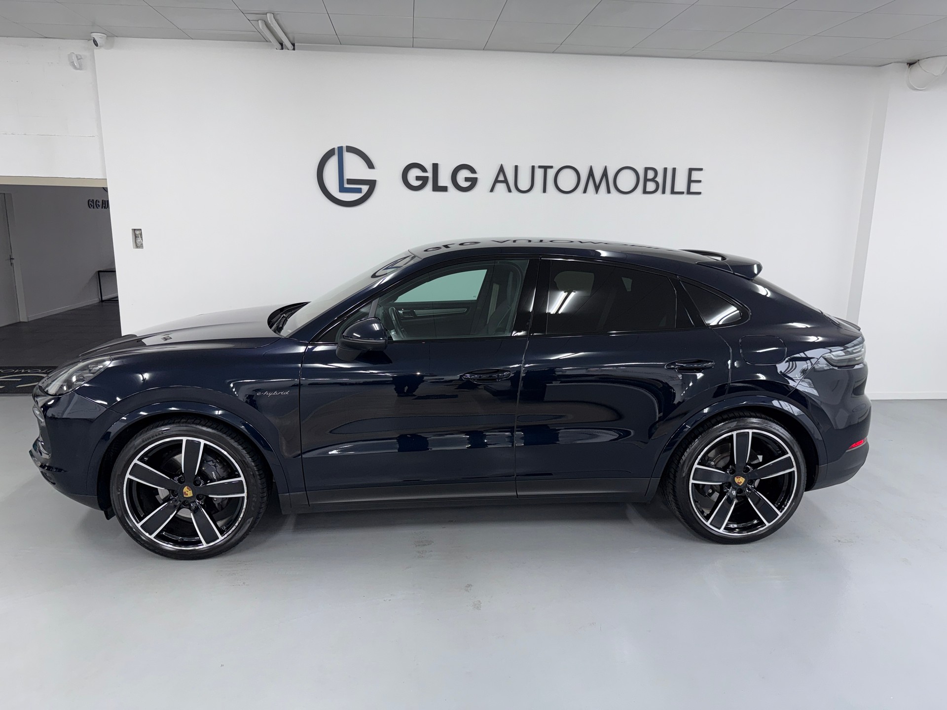 PORSCHE Cayenne Coupé E-Hybrid Platinum Edition-showroom-element-1