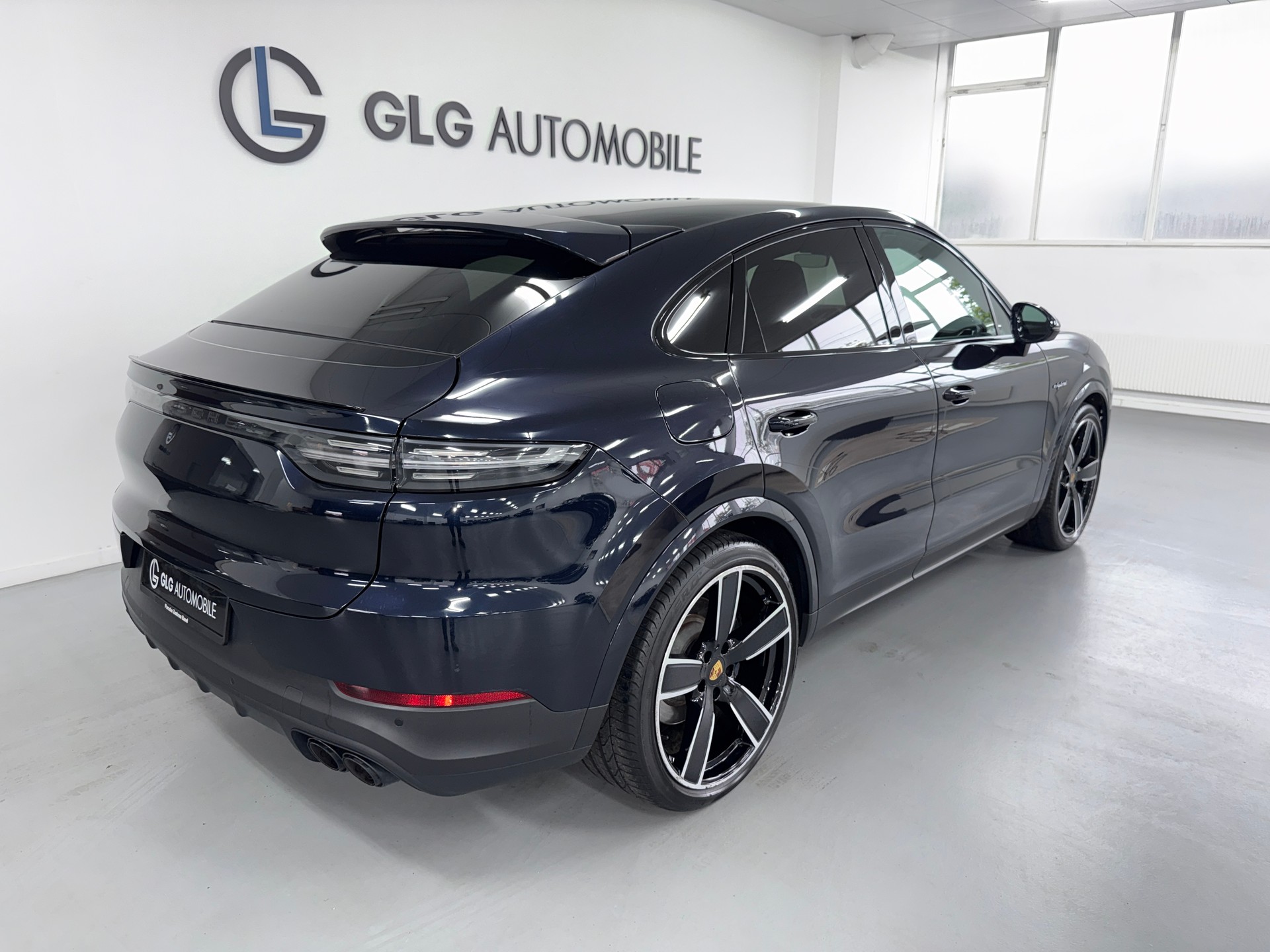 PORSCHE Cayenne Coupé E-Hybrid Platinum Edition-showroom-element-3