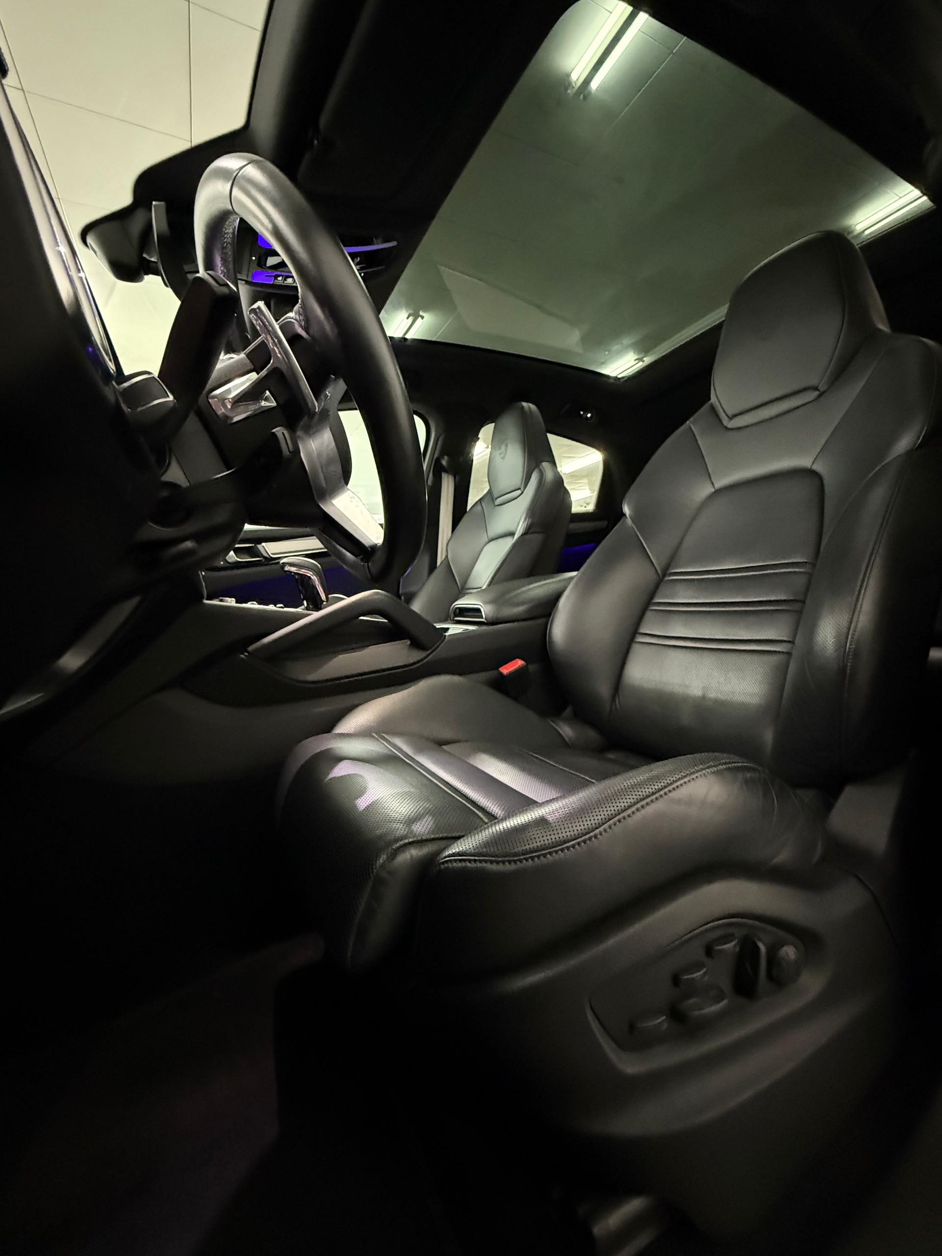 PORSCHE Cayenne Coupé E-Hybrid Platinum Edition-image-7