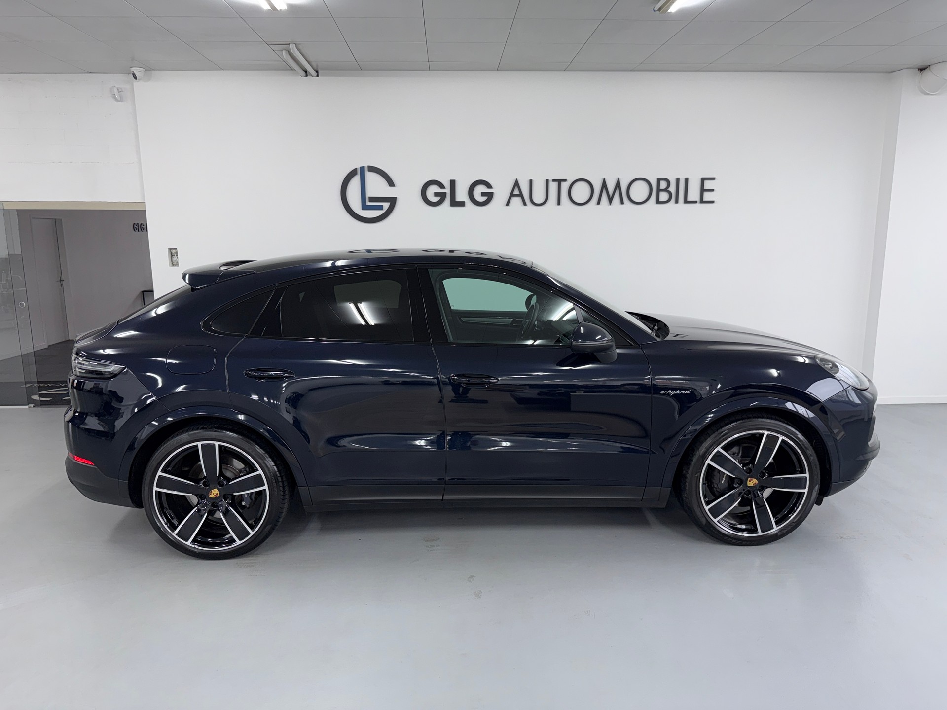 PORSCHE Cayenne Coupé E-Hybrid Platinum Edition-image-4