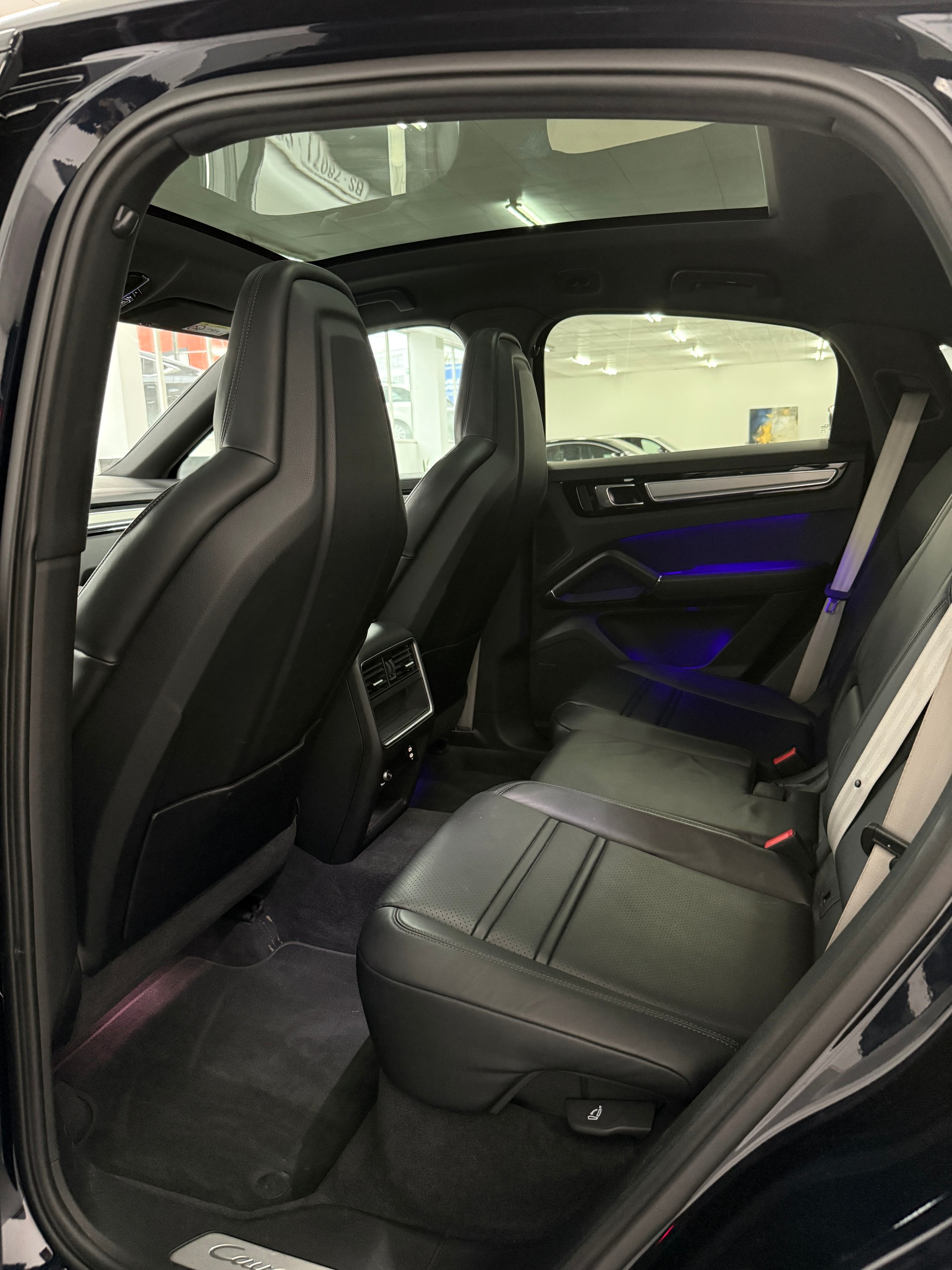 PORSCHE Cayenne Coupé E-Hybrid Platinum Edition-image-11