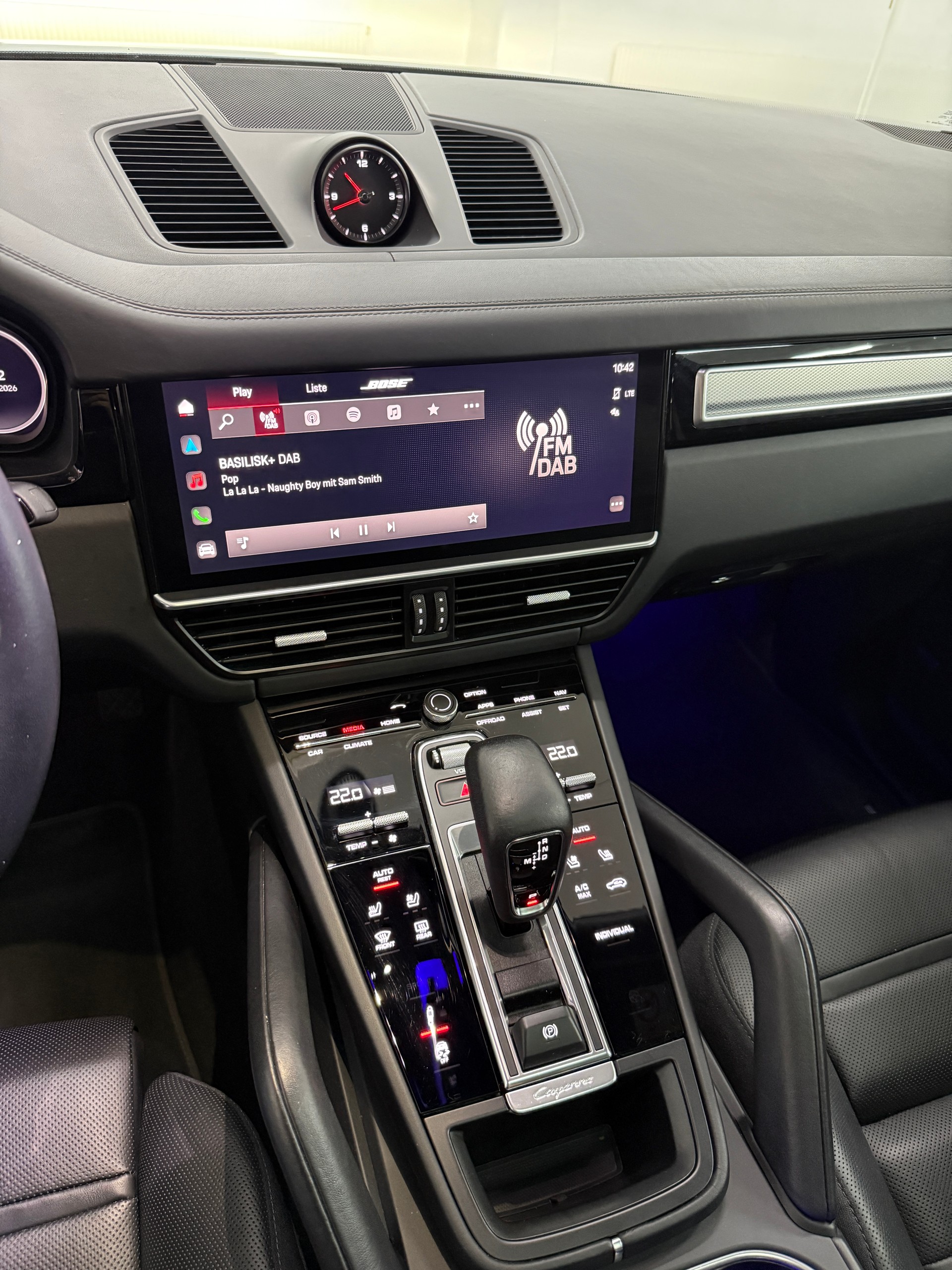 PORSCHE Cayenne Coupé E-Hybrid Platinum Edition-image-9