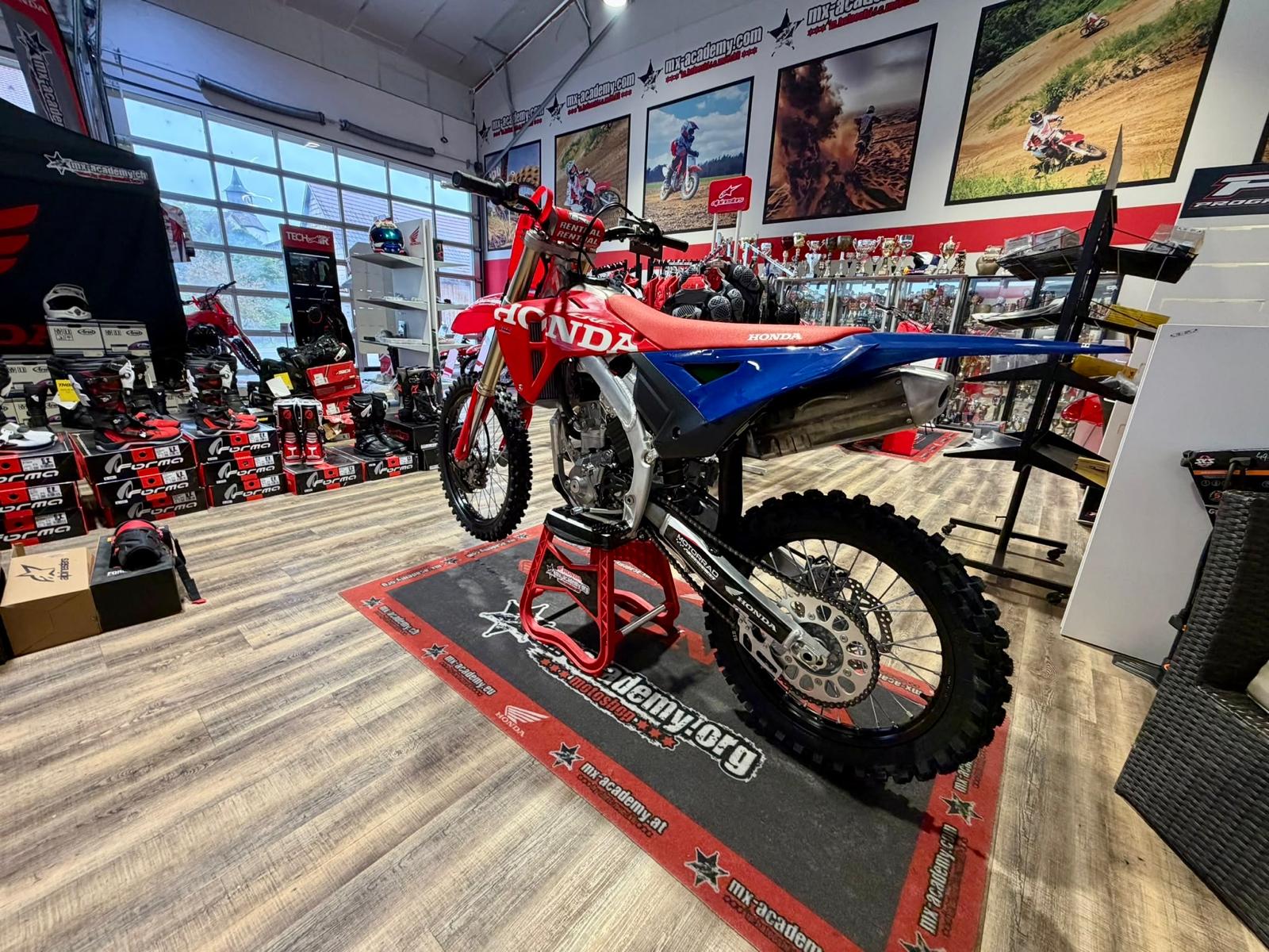 HONDA ** CRF250RV ** Neufahrzeug 2027-showroom-element-3