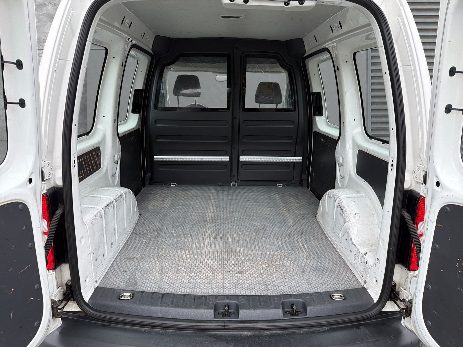 VW Caddy 2.0 TDI 4Motion-image-12