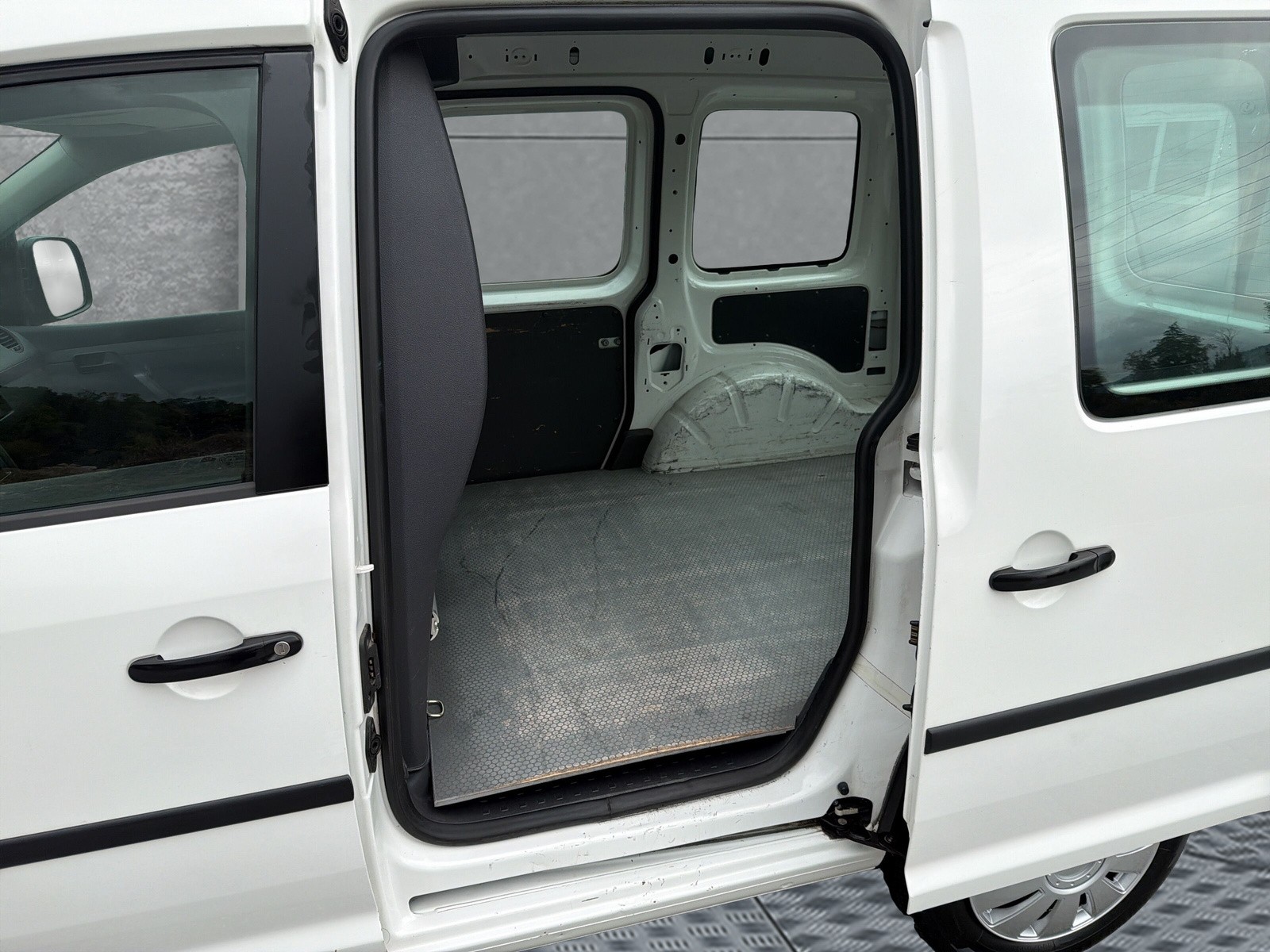 VW Caddy 2.0 TDI 4Motion-image-9