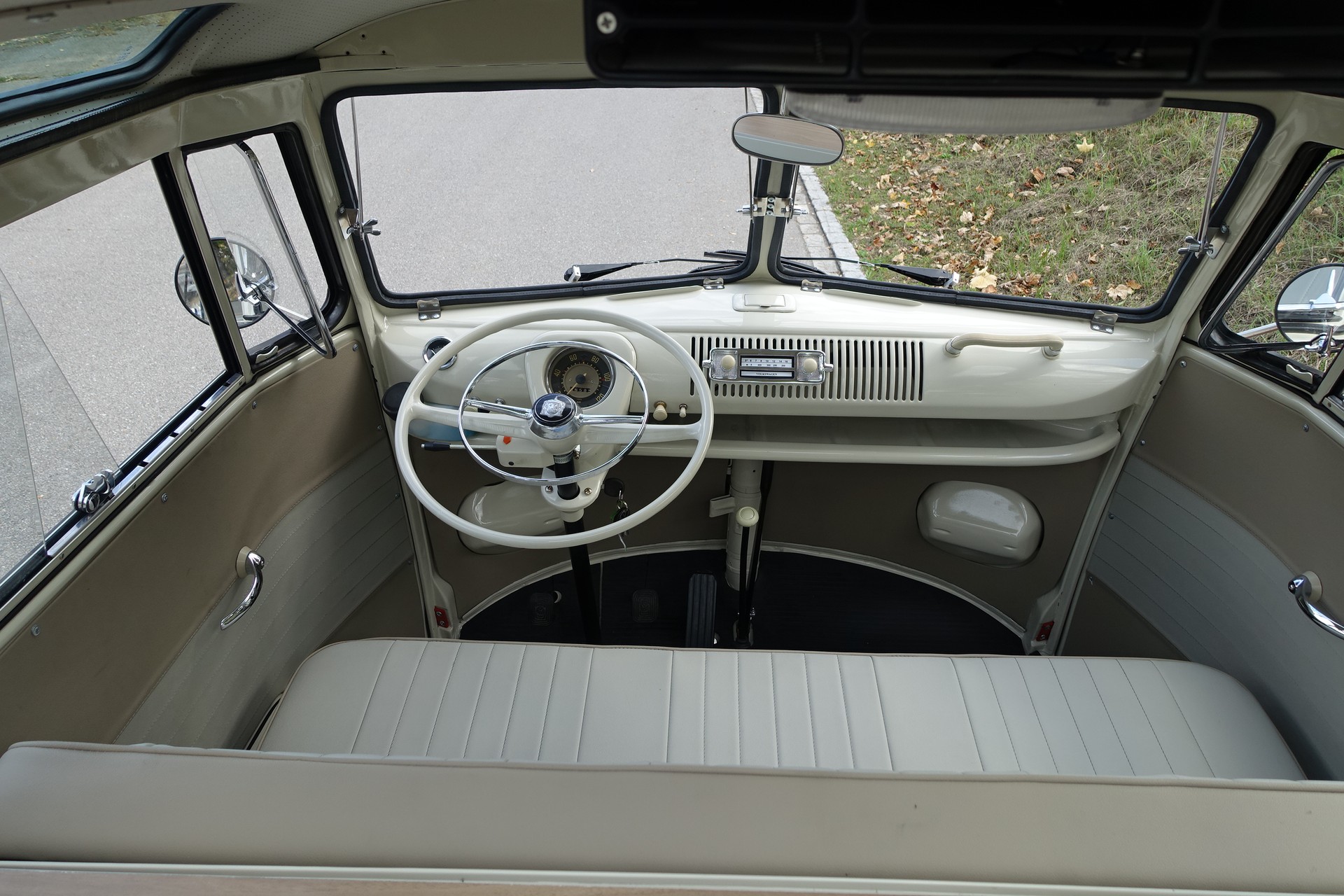 VW VW T1 Bulli Samba Camper-image-3