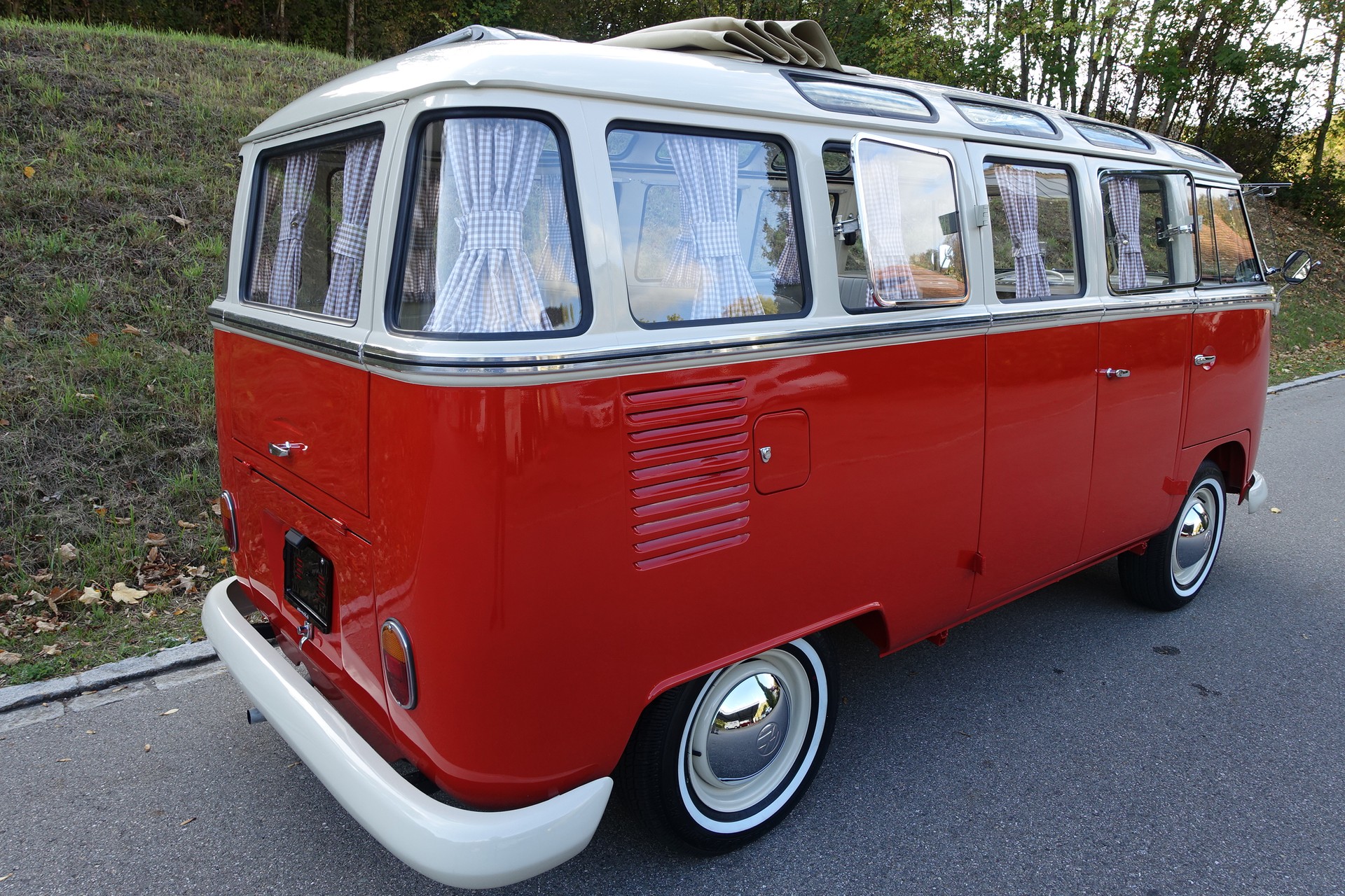 VW VW T1 Bulli Samba Camper-image-14