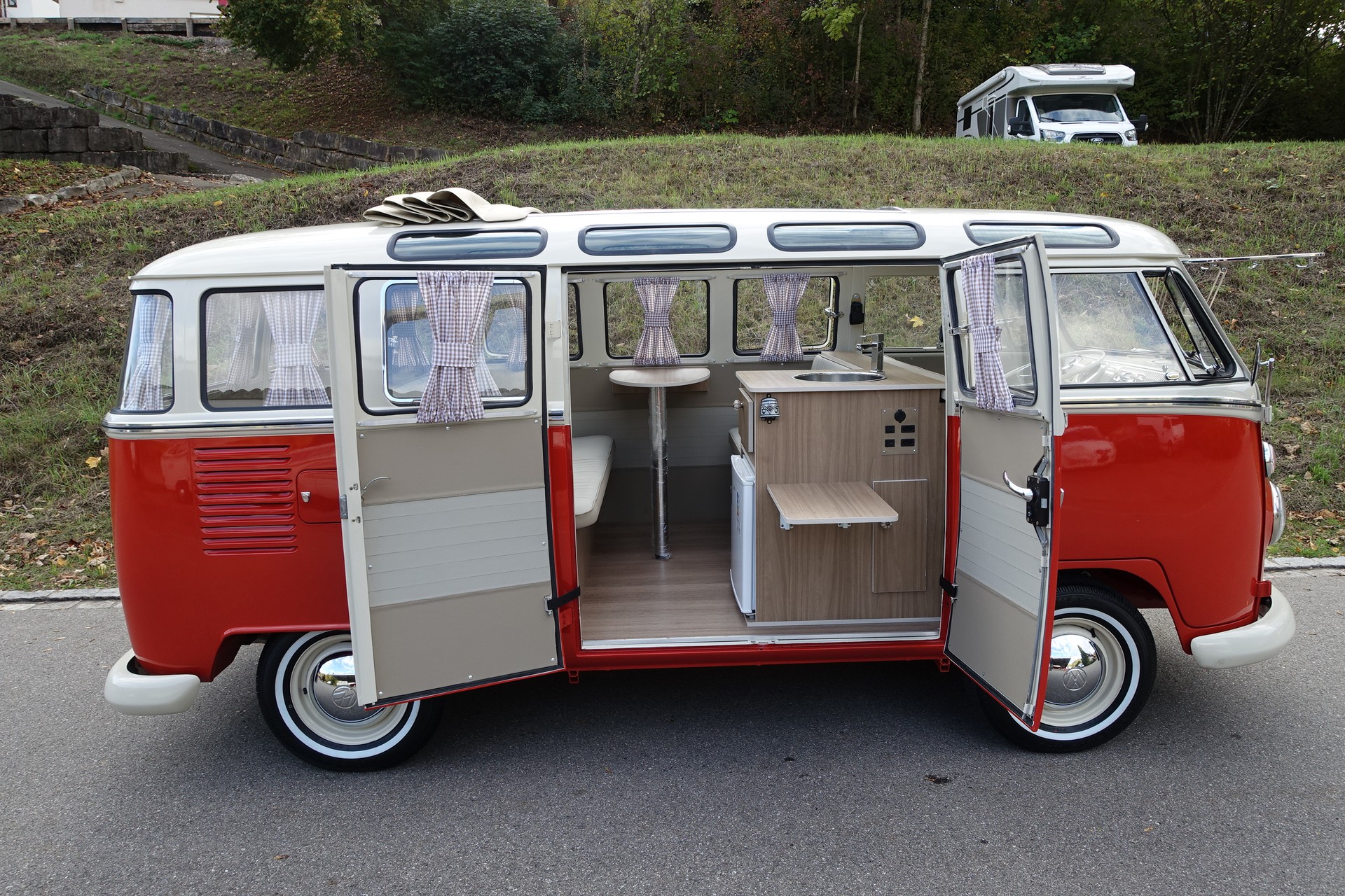 VW VW T1 Bulli Samba Camper-image-13